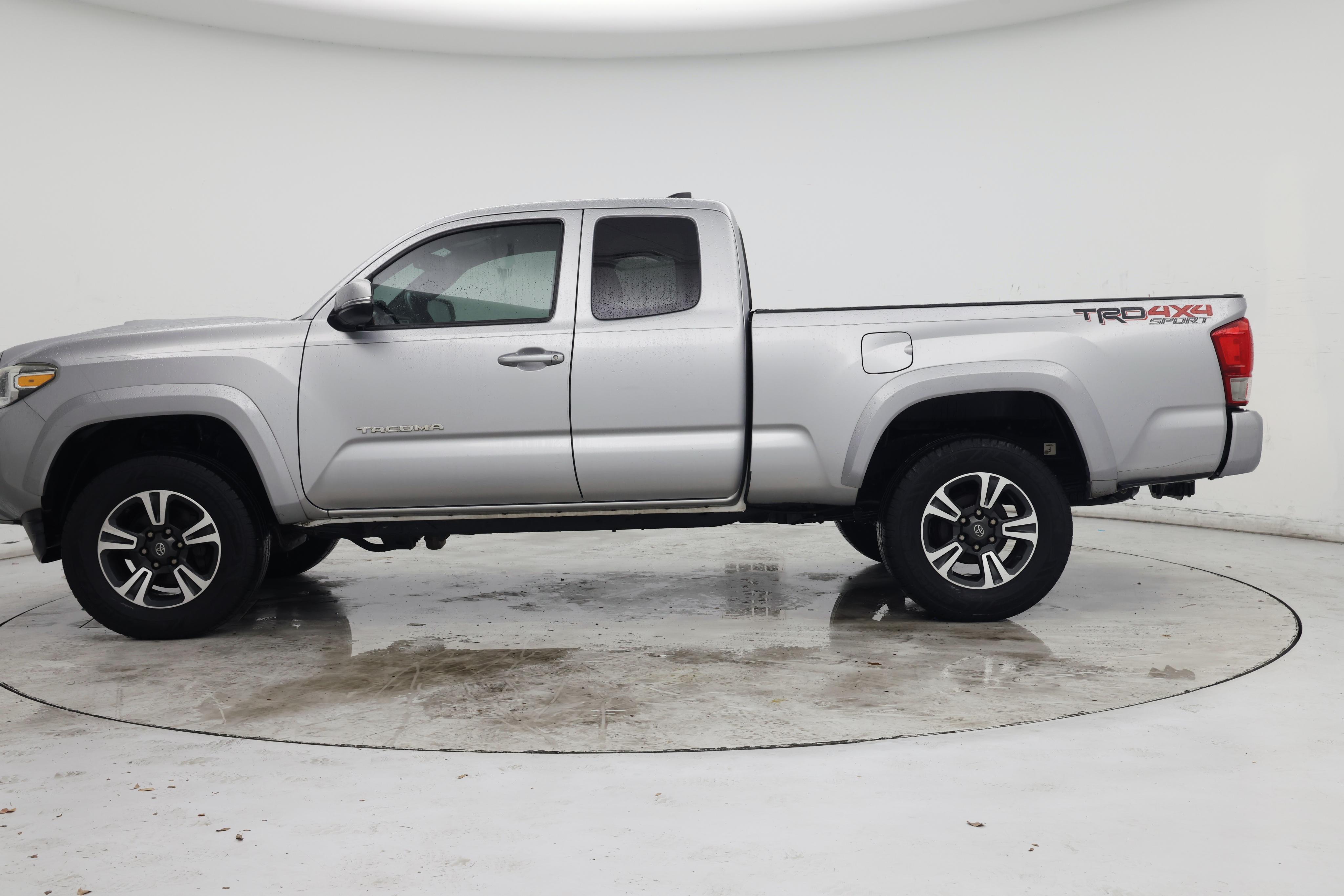 Thumbnail: 2017 Toyota Tacoma - 3