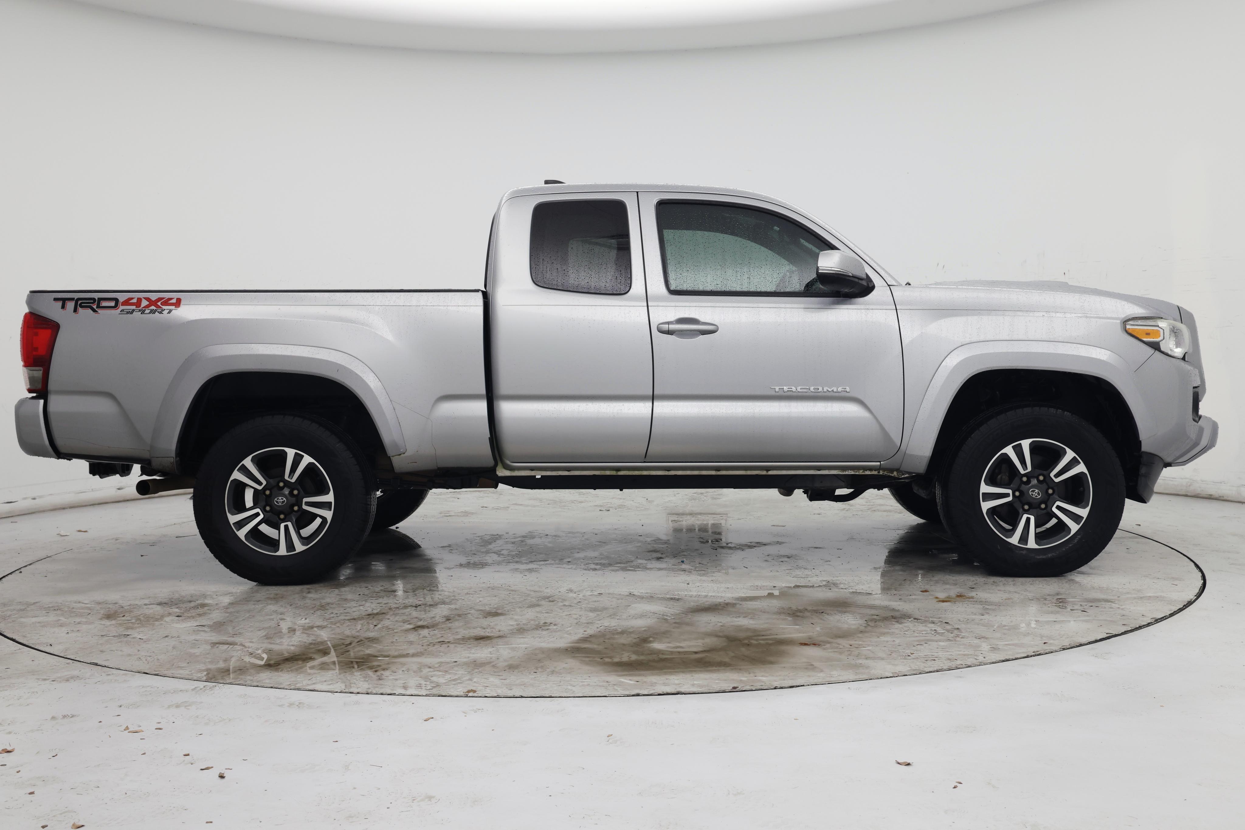 Thumbnail: 2017 Toyota Tacoma - 7