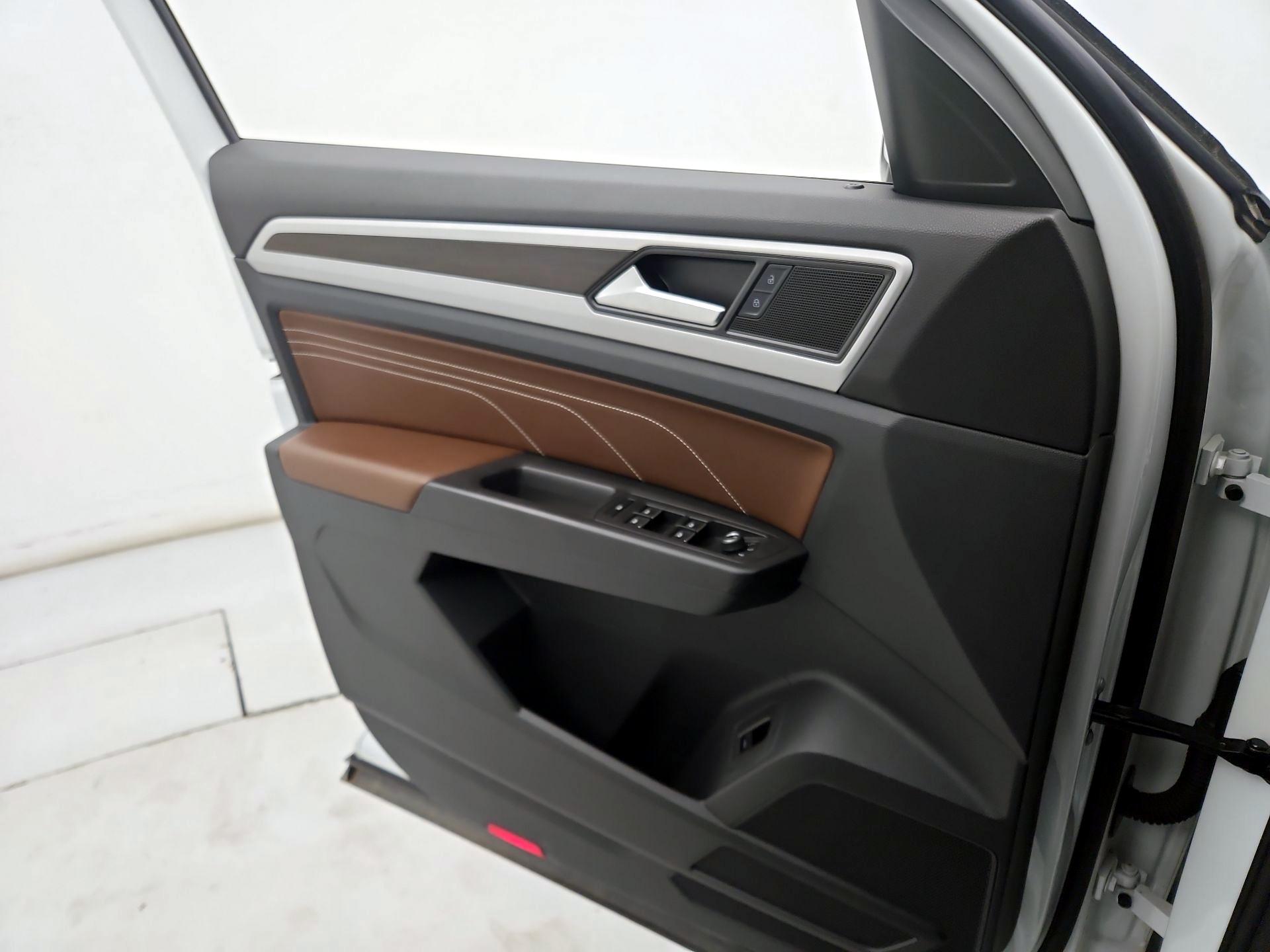 Thumbnail: 2022 Volkswagen Atlas - 12