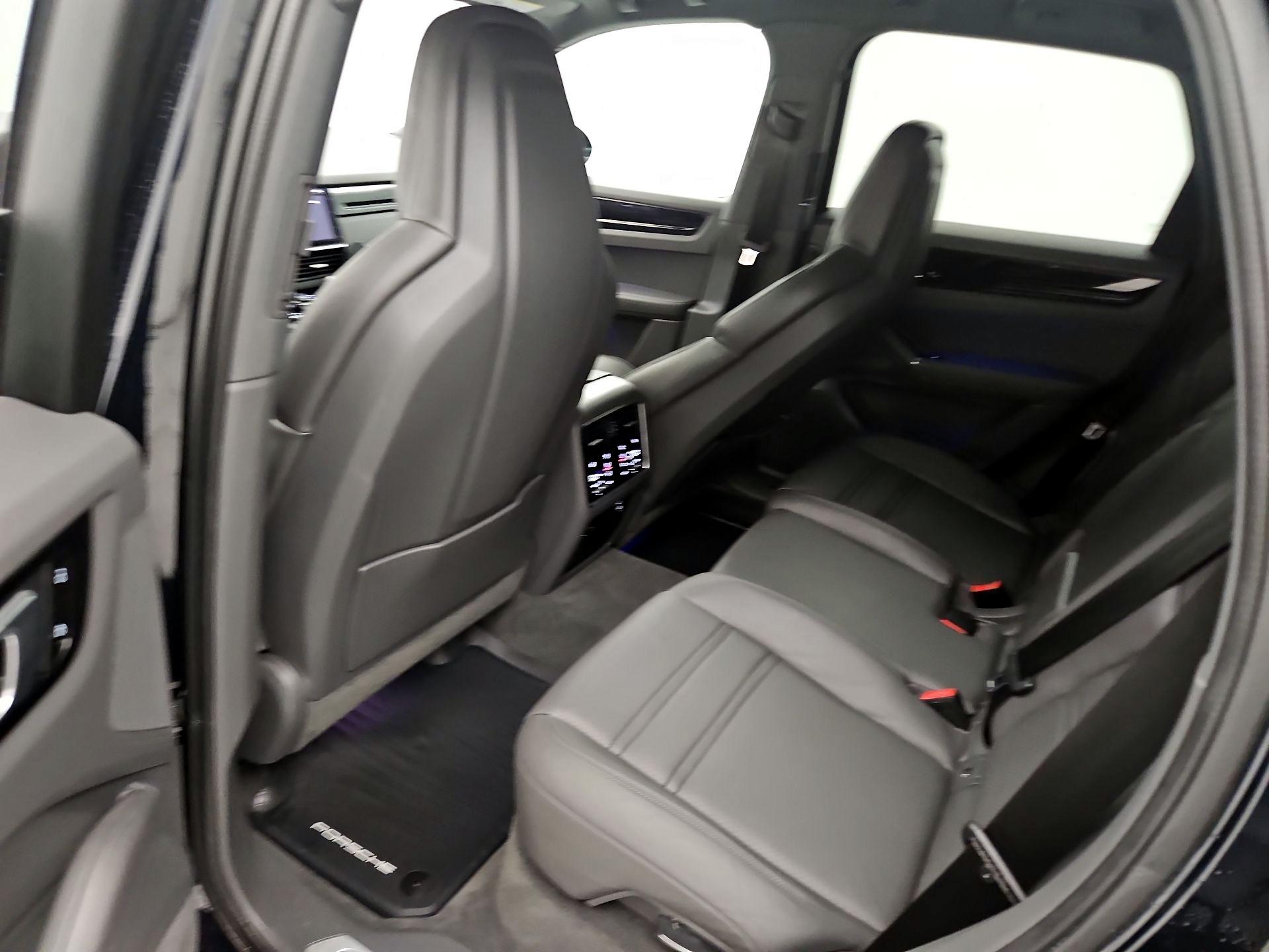 Thumbnail: 2020 Porsche Cayenne - 19