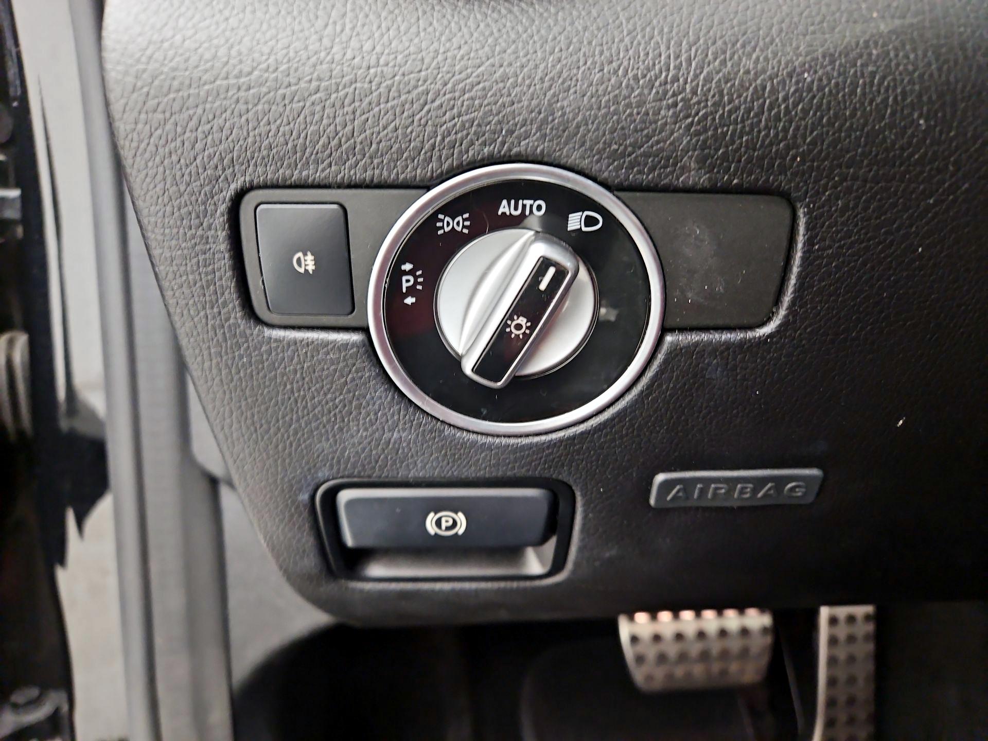 Thumbnail: 2015 Mercedes-Benz SLK - 13