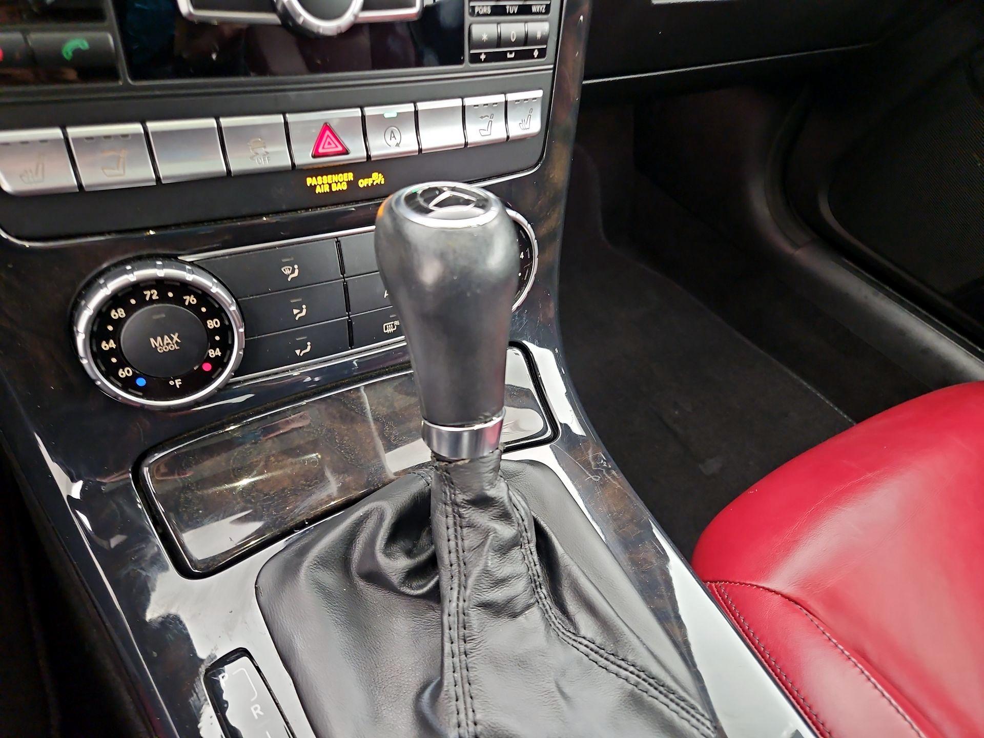 Thumbnail: 2015 Mercedes-Benz SLK - 16