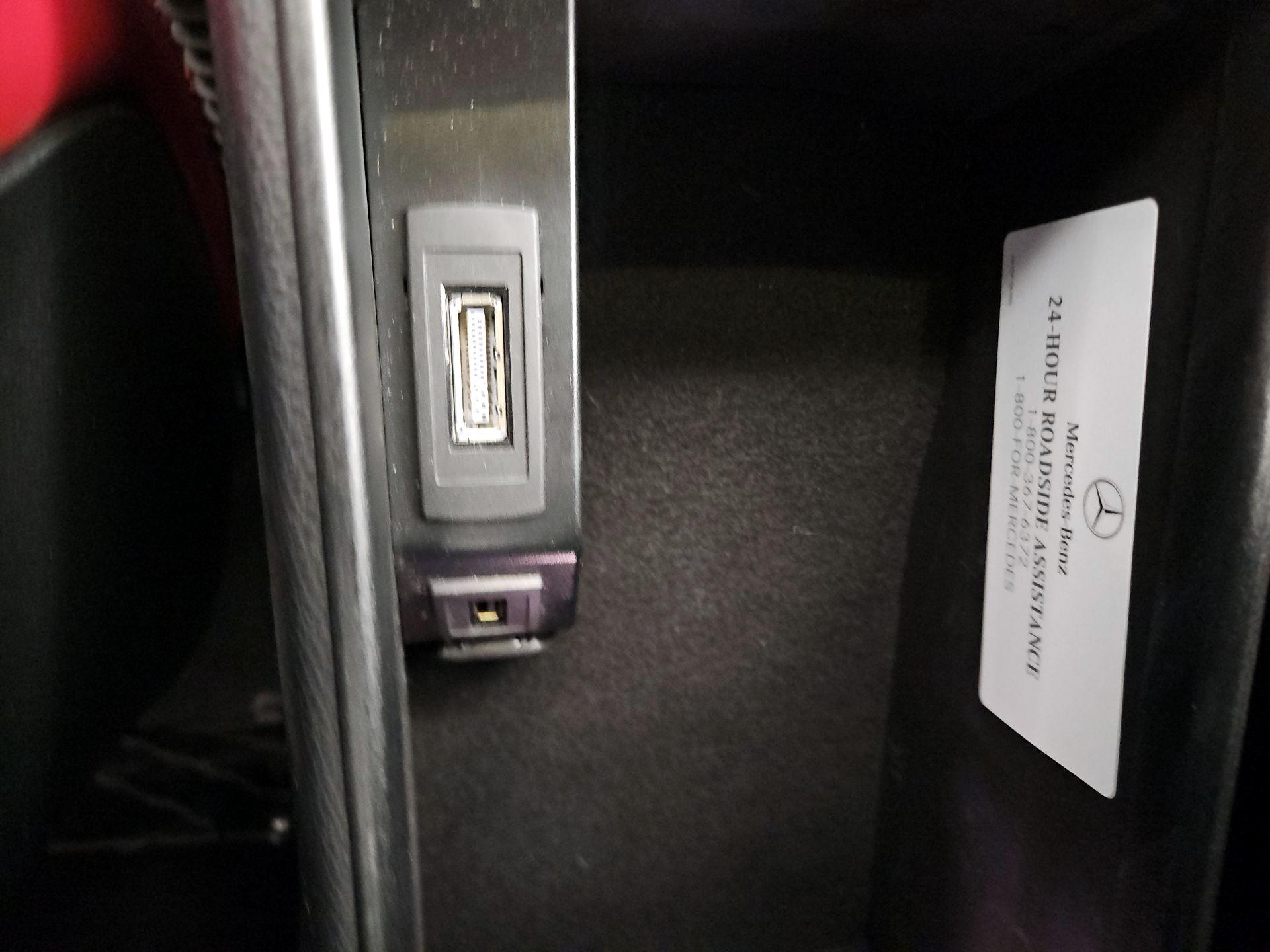 Thumbnail: 2015 Mercedes-Benz SLK - 17