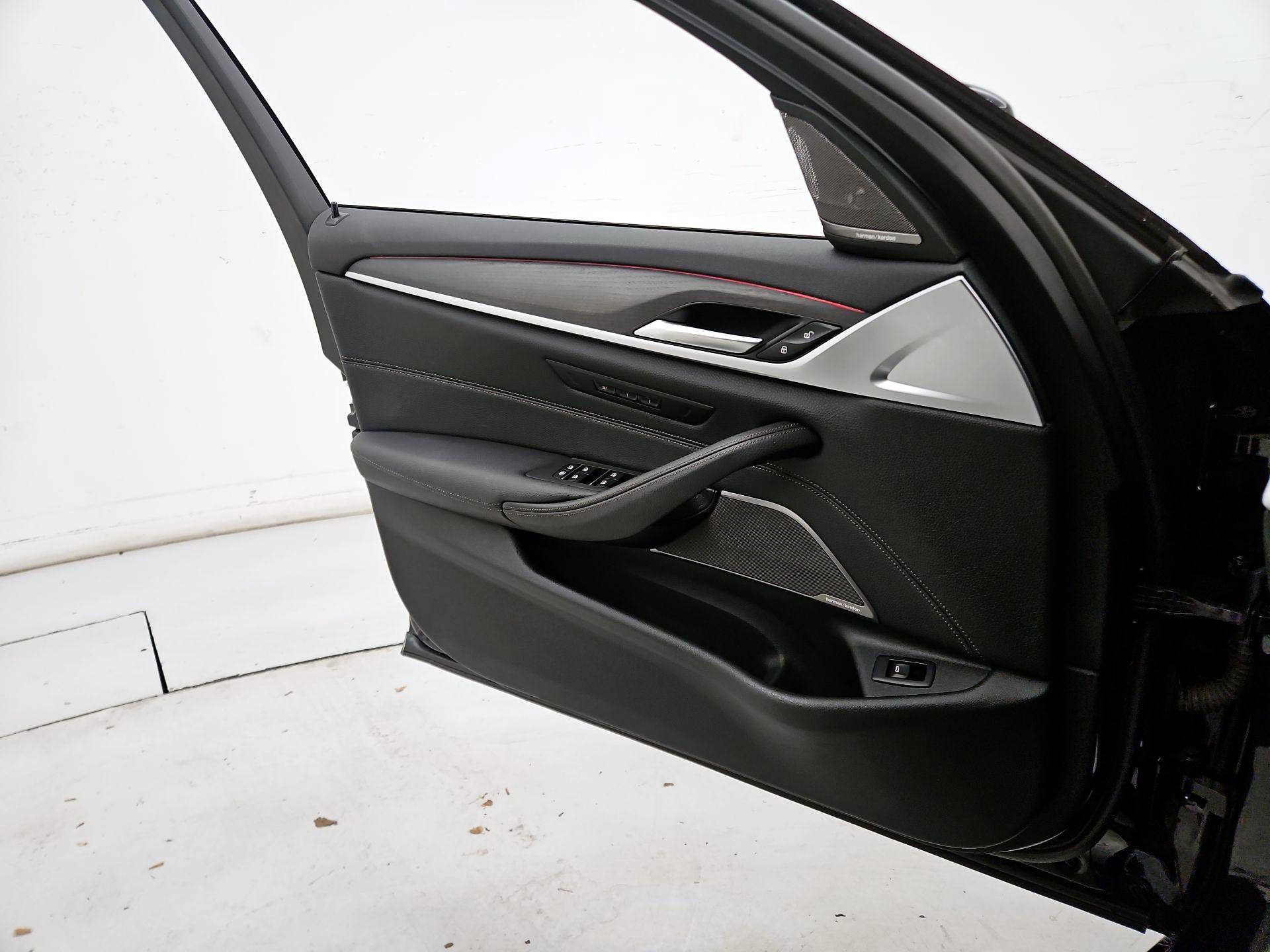 Thumbnail: 2023 BMW 5 Series - 12