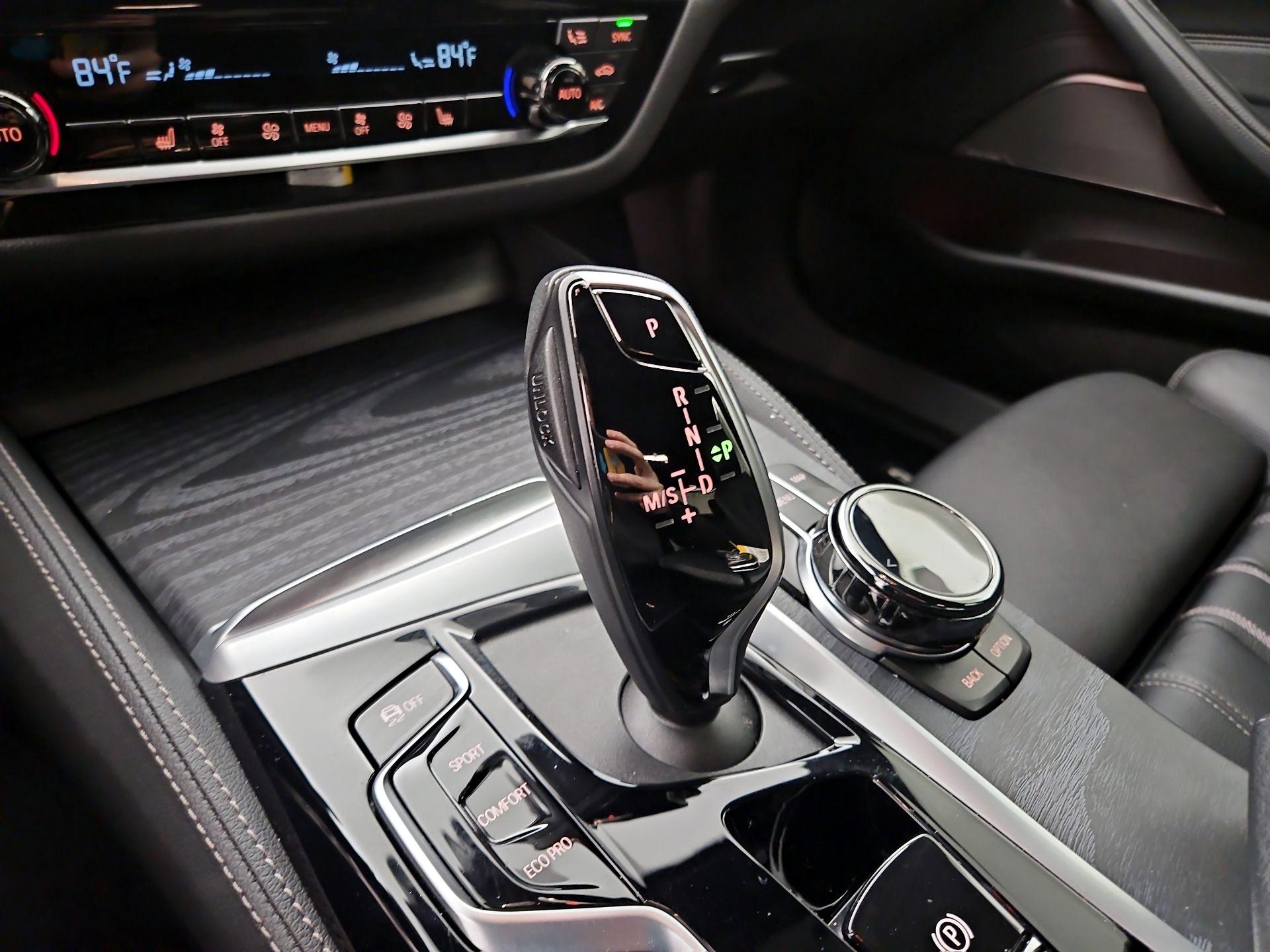 Thumbnail: 2023 BMW 5 Series - 18