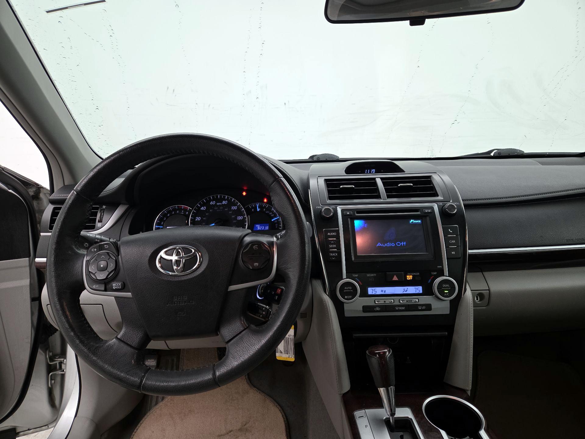 Thumbnail: 2014 Toyota Camry - 9