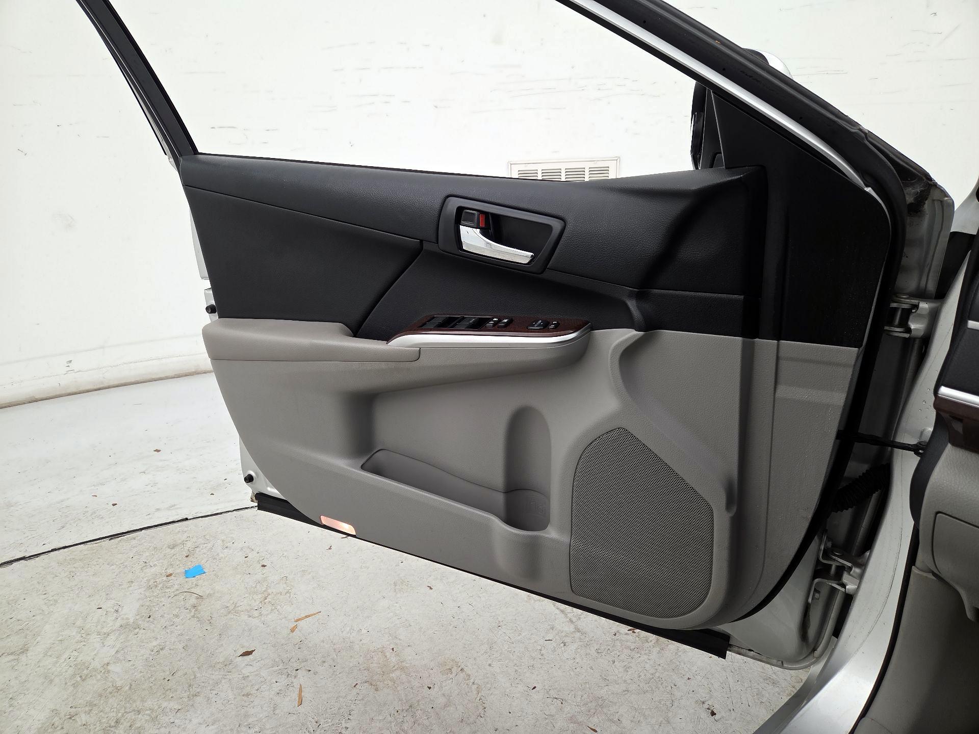 Thumbnail: 2014 Toyota Camry - 12