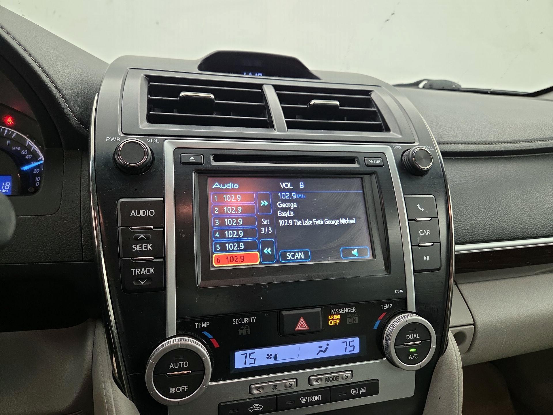 Thumbnail: 2014 Toyota Camry - 14