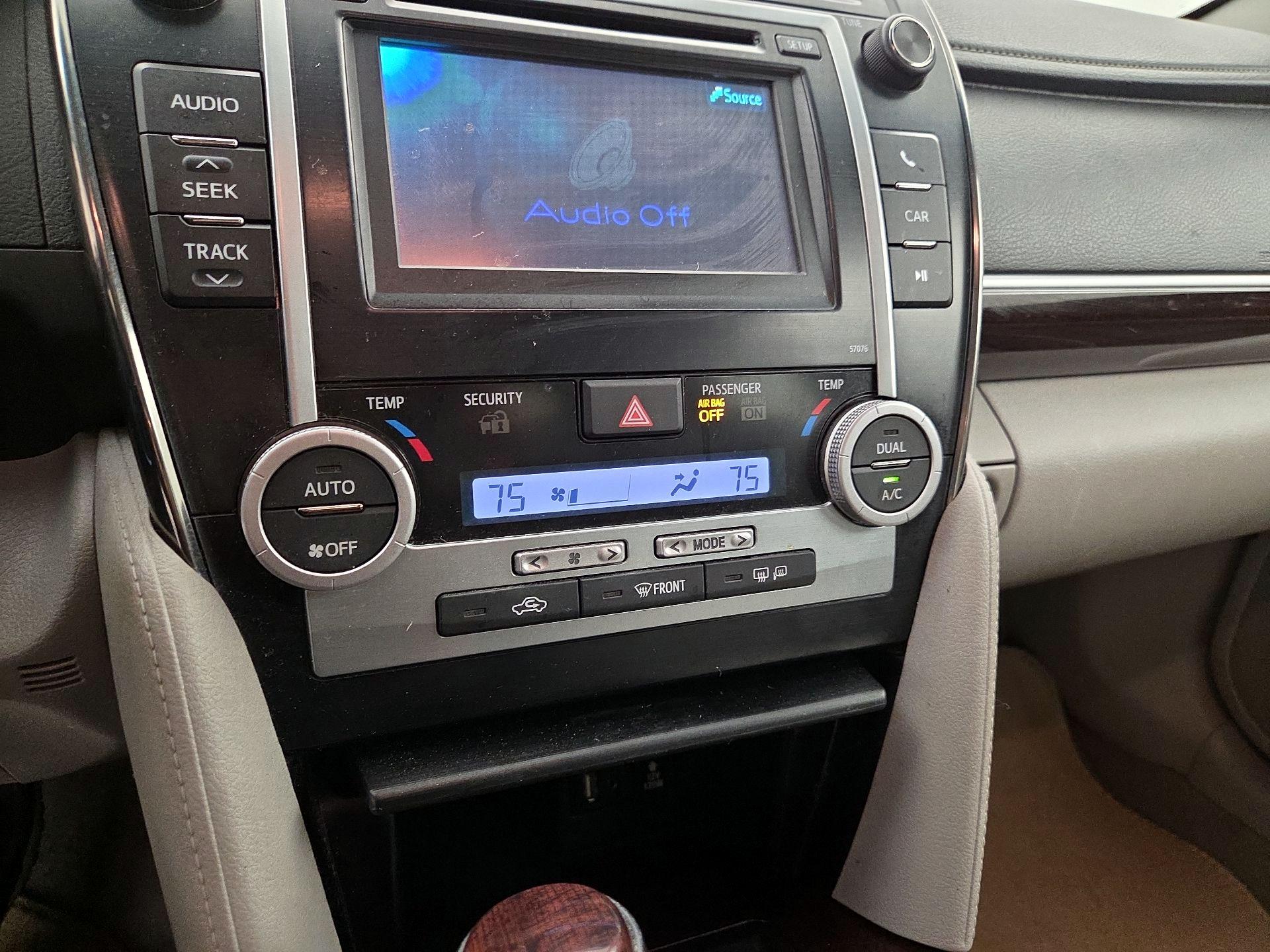 Thumbnail: 2014 Toyota Camry - 15