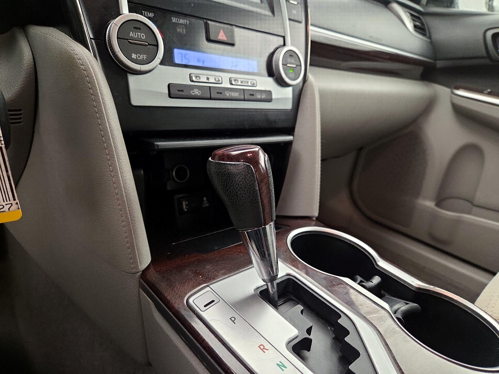 Thumbnail: 2014 Toyota Camry - 16