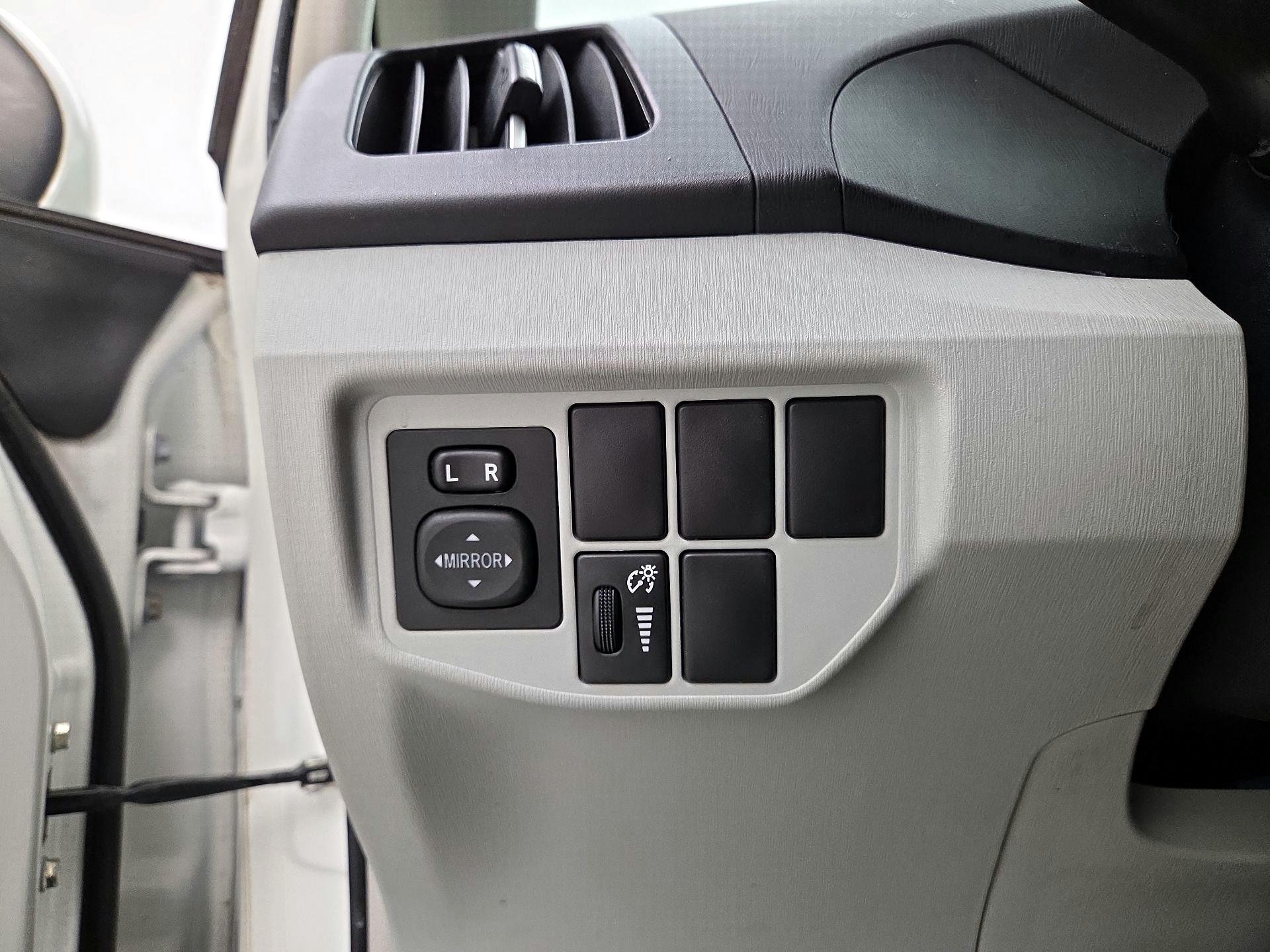 Thumbnail: 2015 Toyota Prius - 13