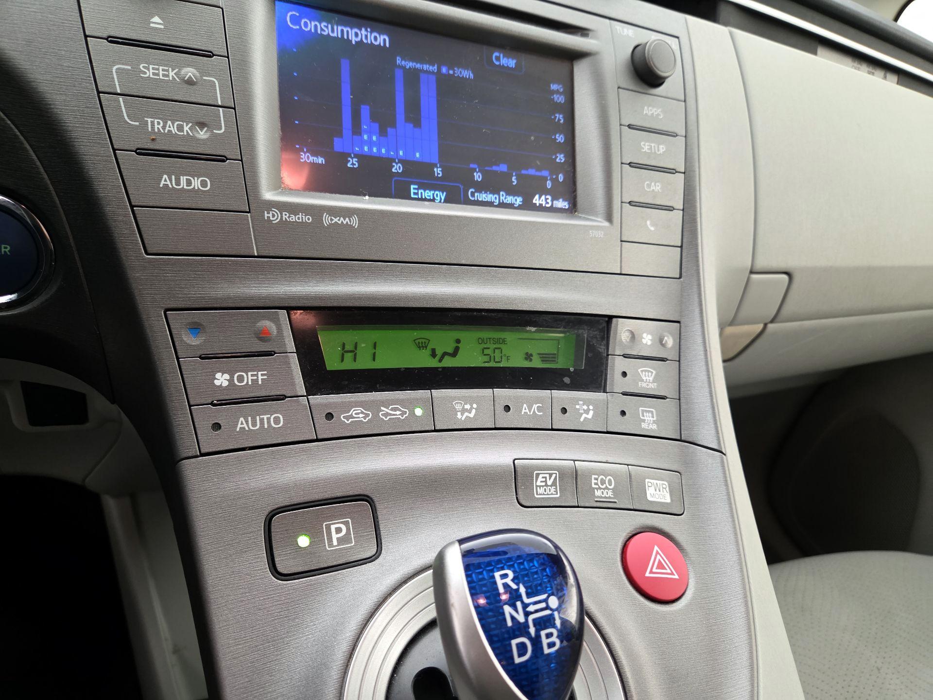 Thumbnail: 2015 Toyota Prius - 16