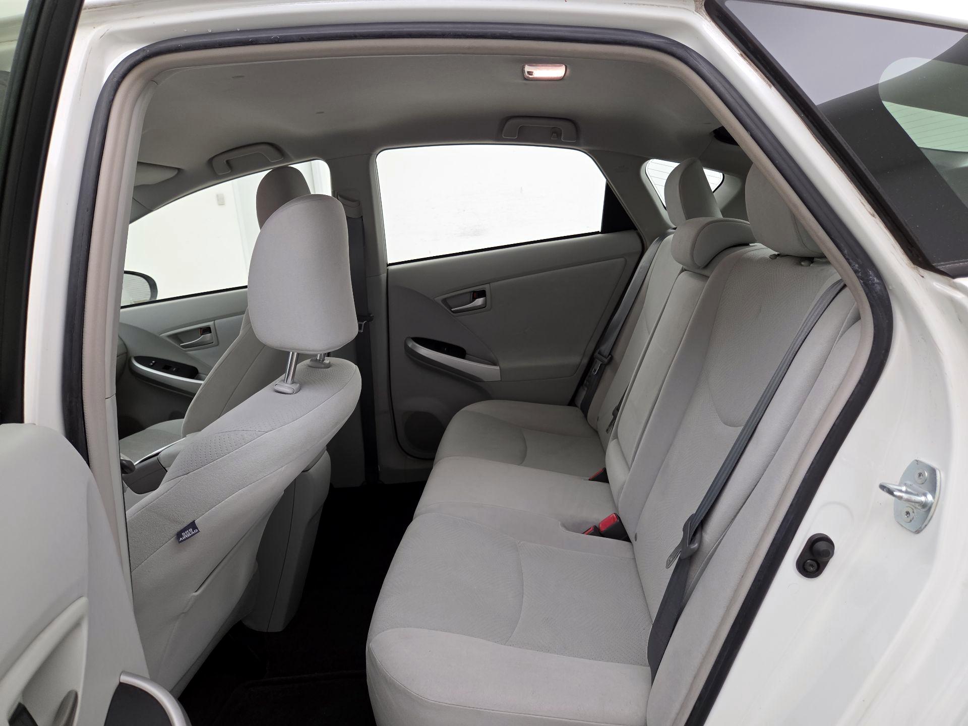 Thumbnail: 2015 Toyota Prius - 18