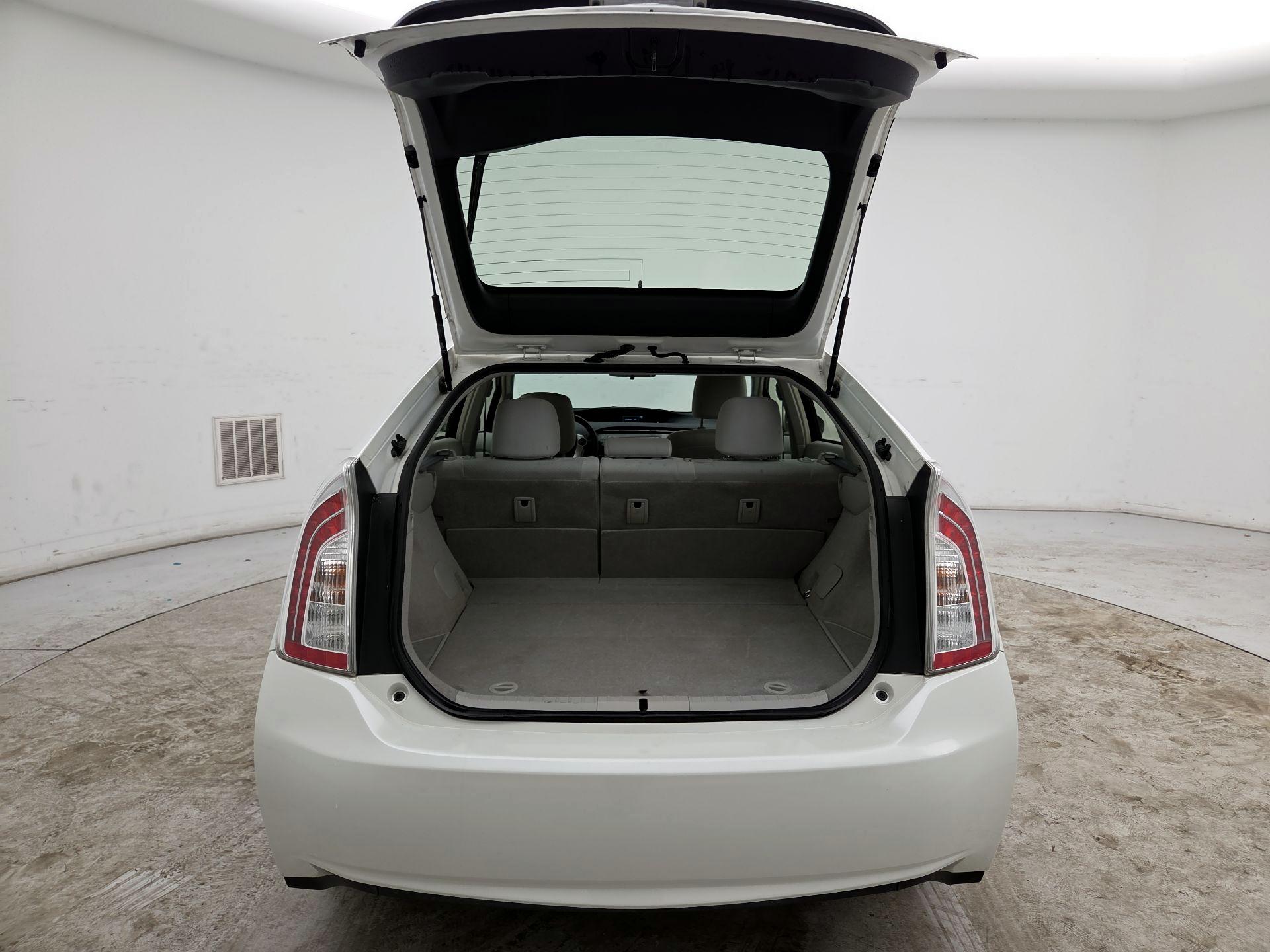 Thumbnail: 2015 Toyota Prius - 19