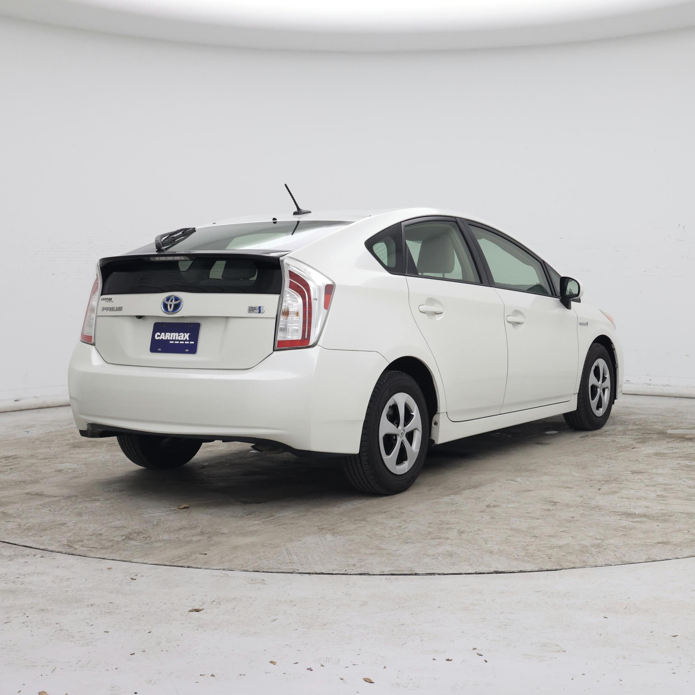Thumbnail: 2015 Toyota Prius - 8