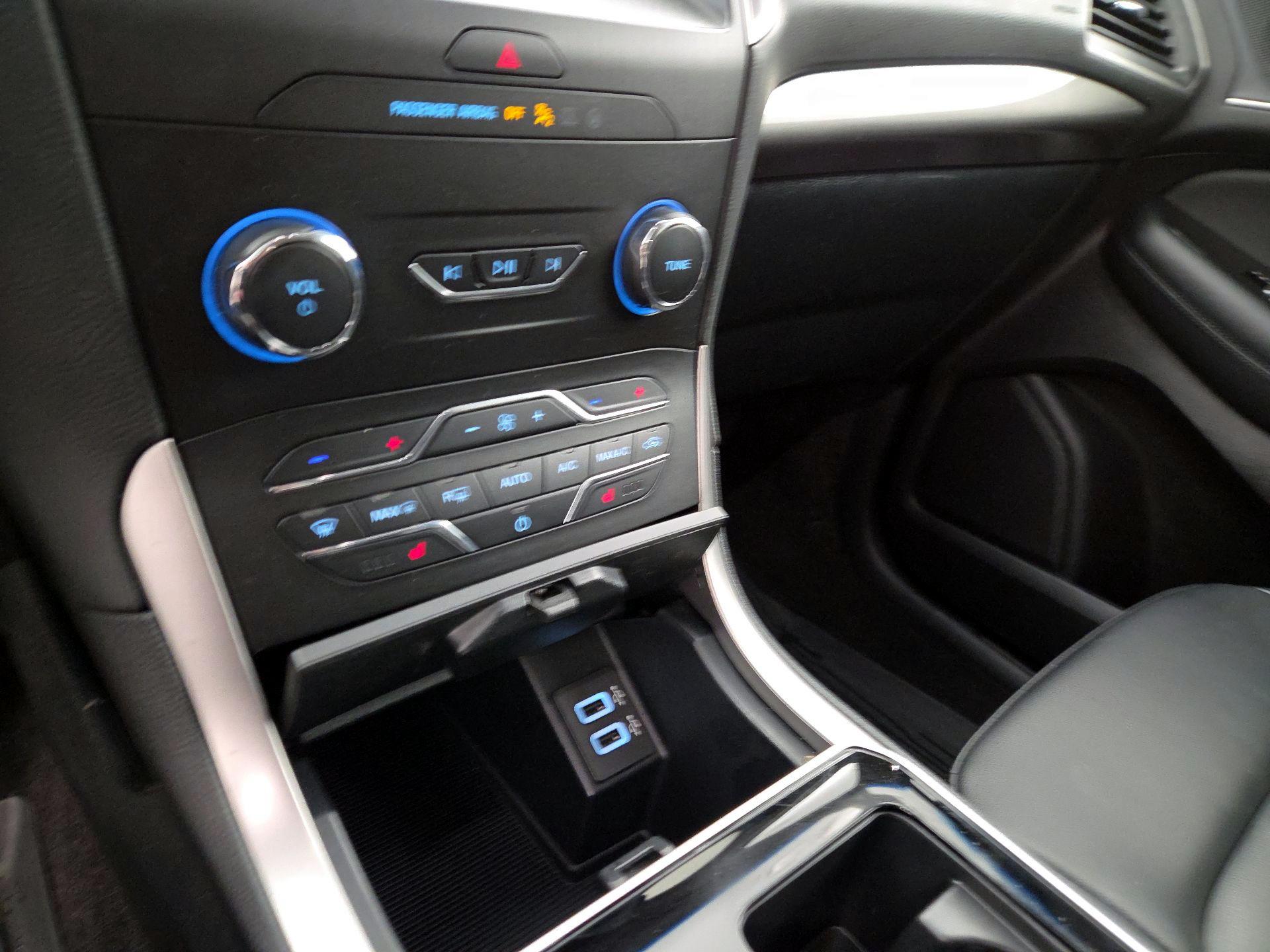 Thumbnail: 2020 Ford Edge - 16