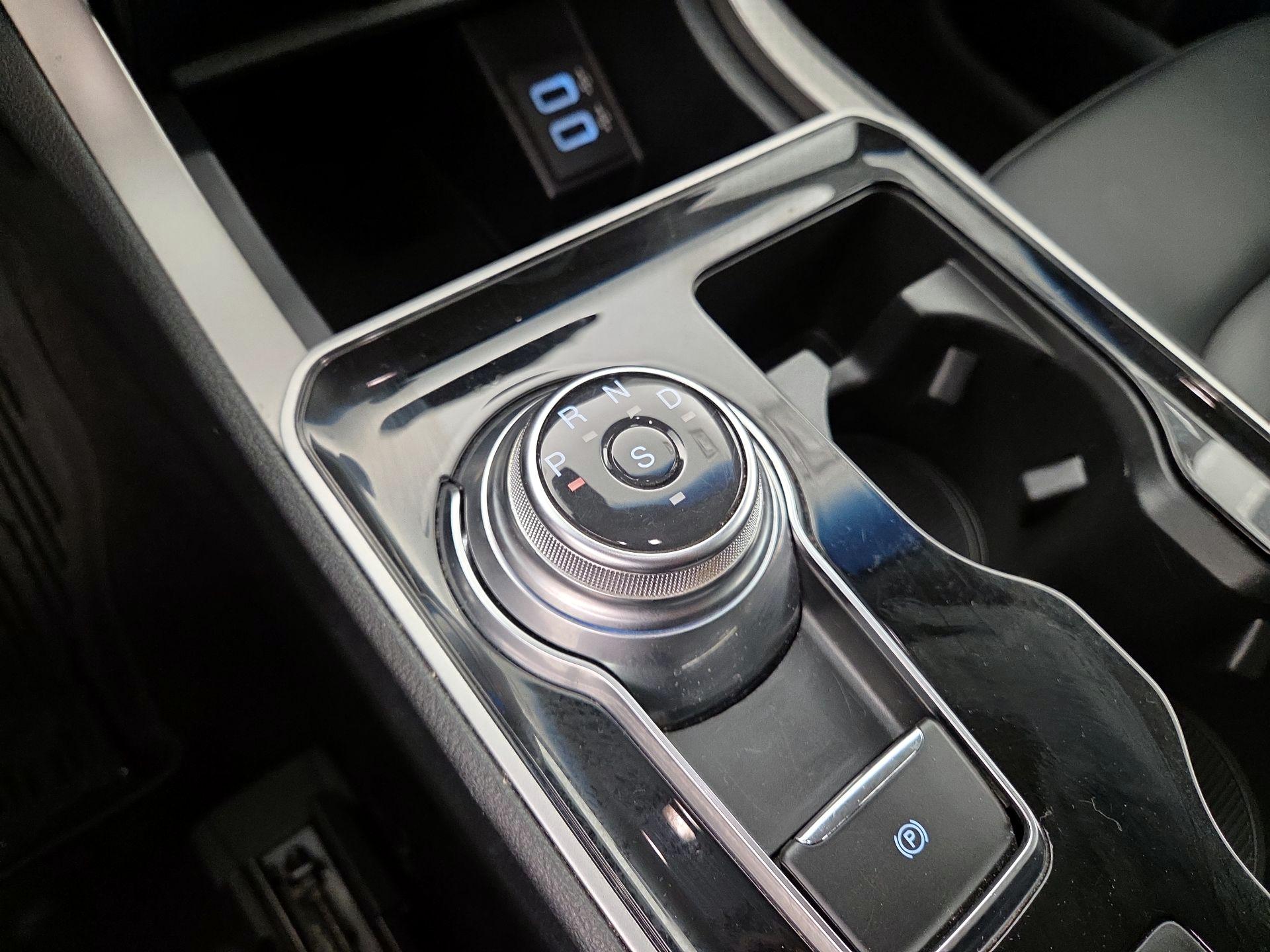 Thumbnail: 2020 Ford Edge - 17