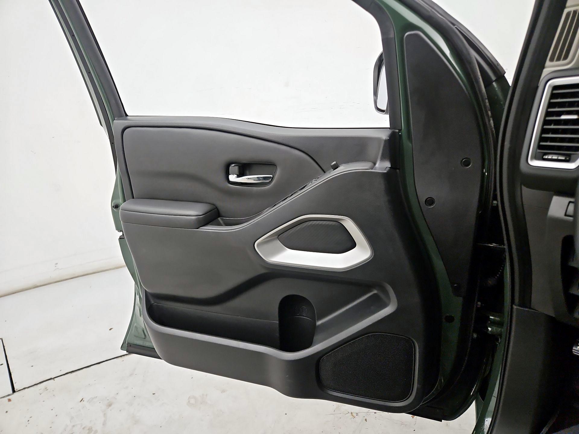 Thumbnail: 2023 Nissan Frontier - 12