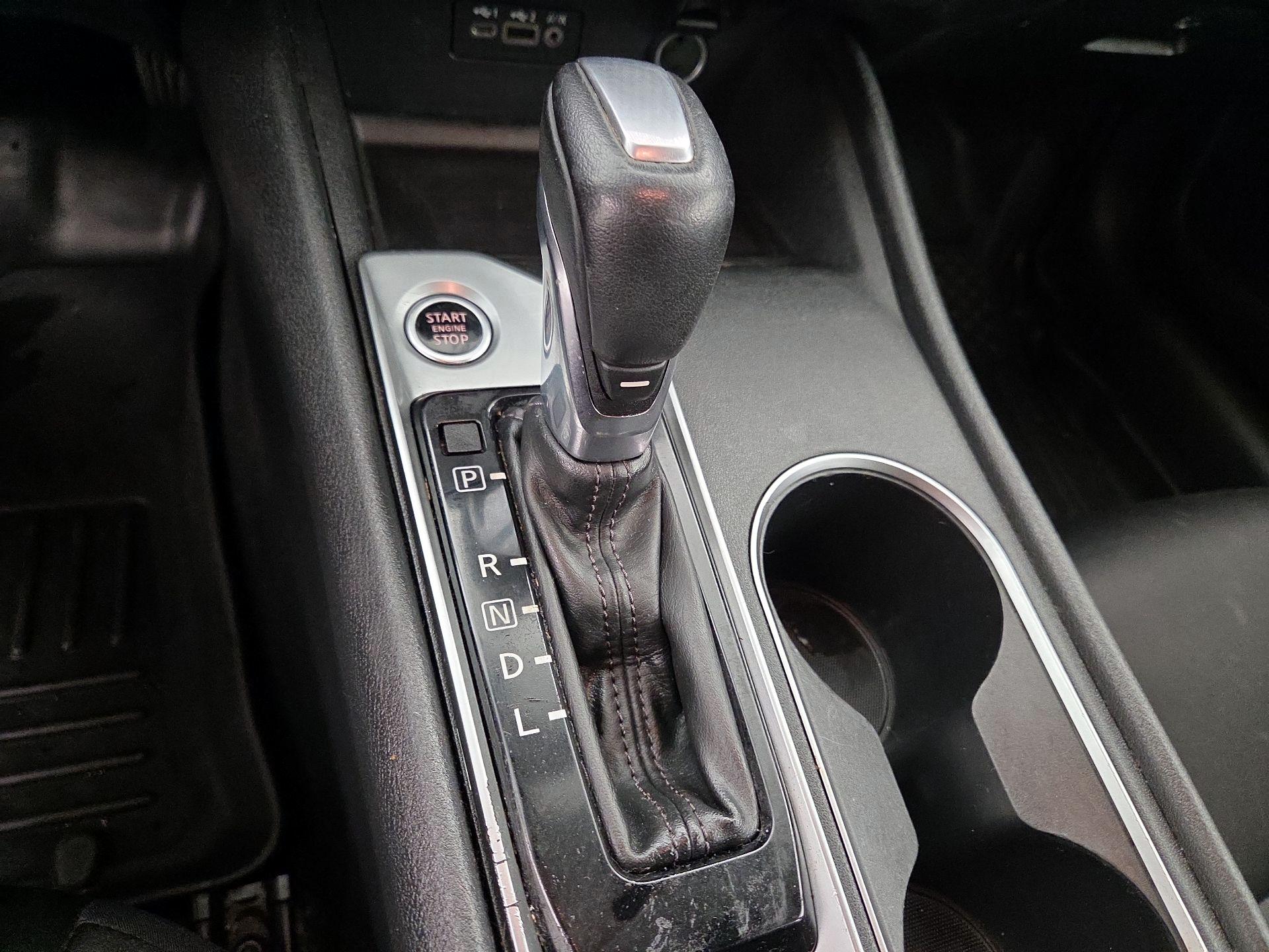 Thumbnail: 2019 Nissan Altima - 17