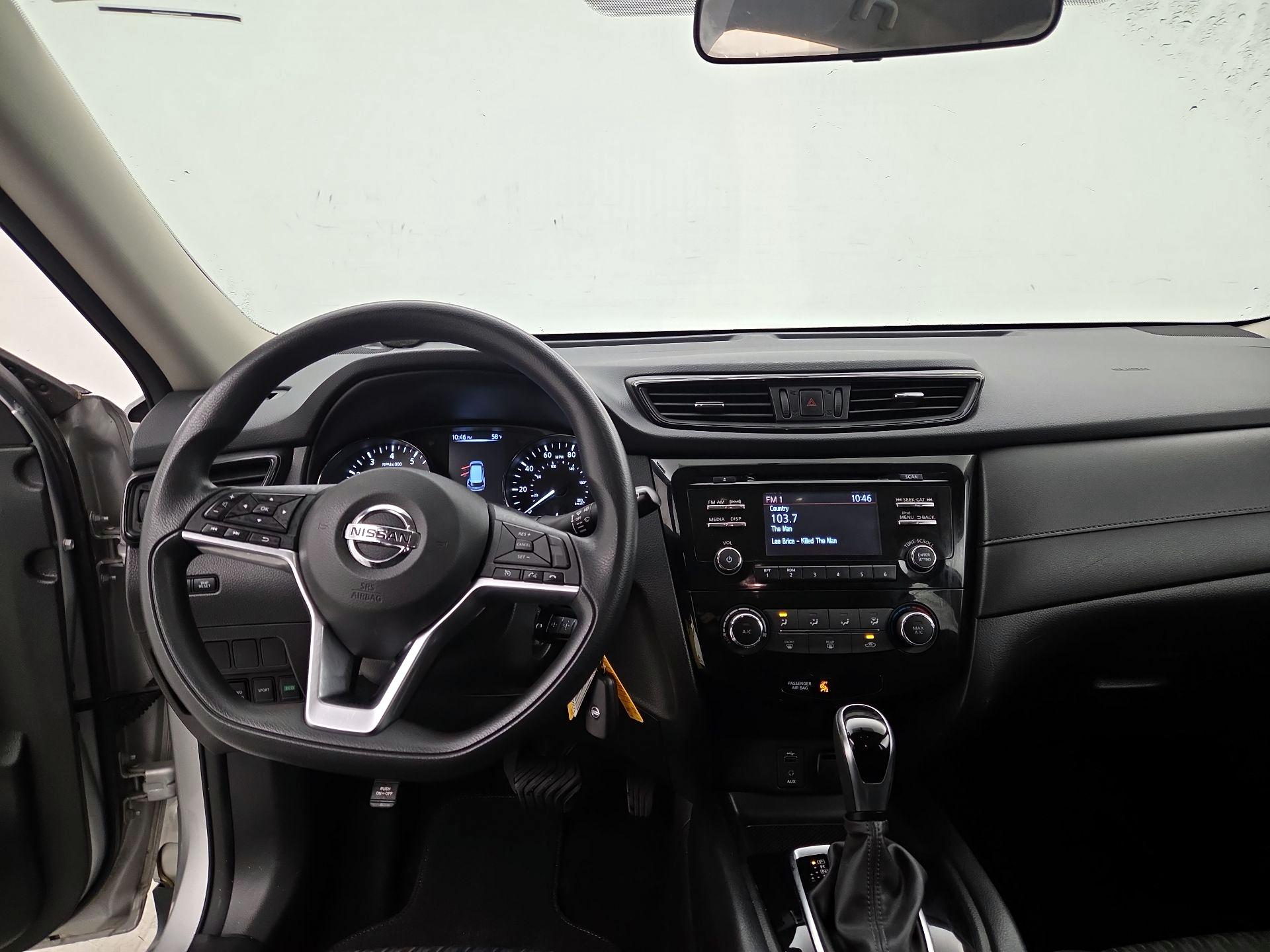 Thumbnail: 2017 Nissan Rogue - 9