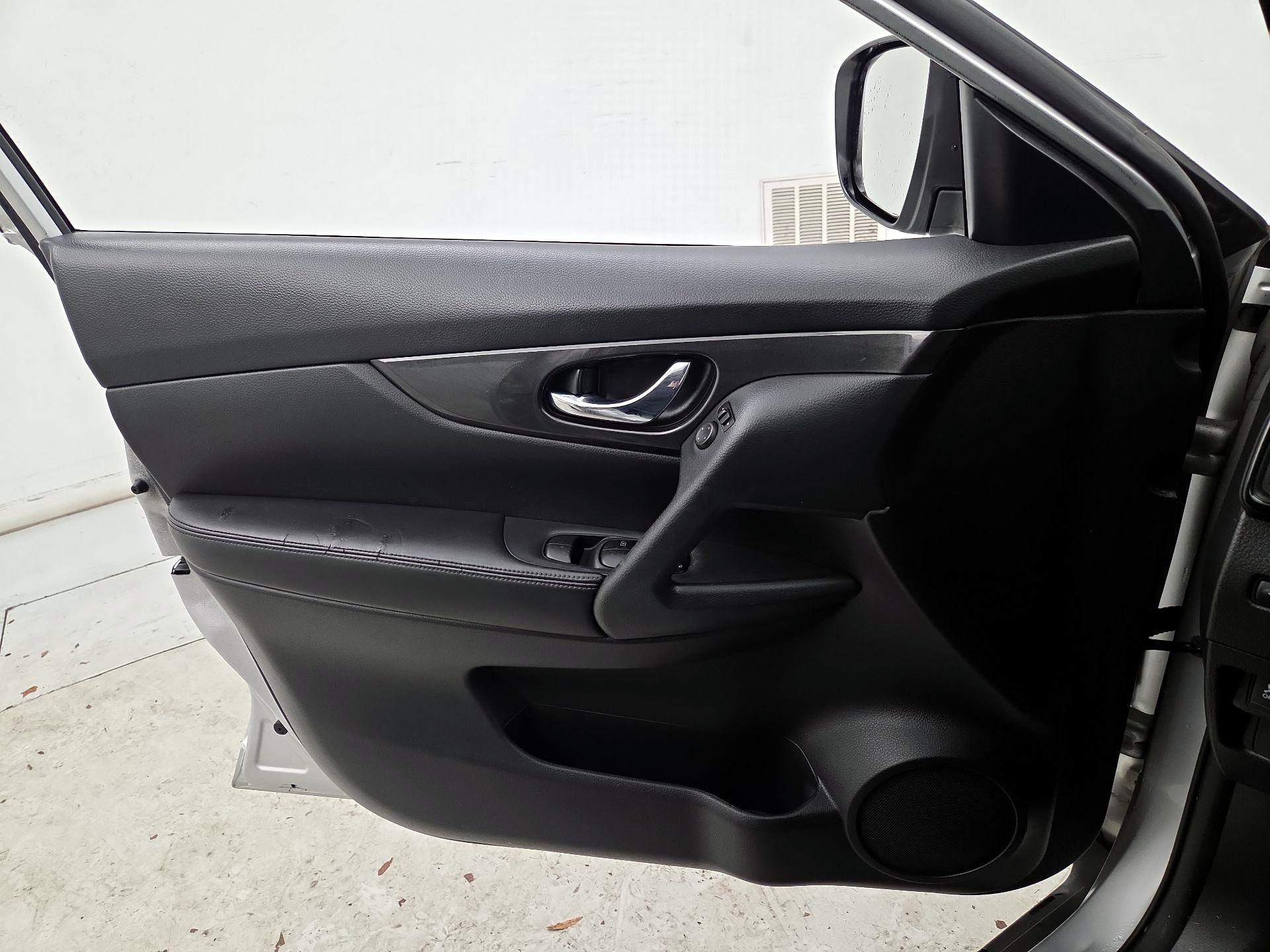 Thumbnail: 2017 Nissan Rogue - 12