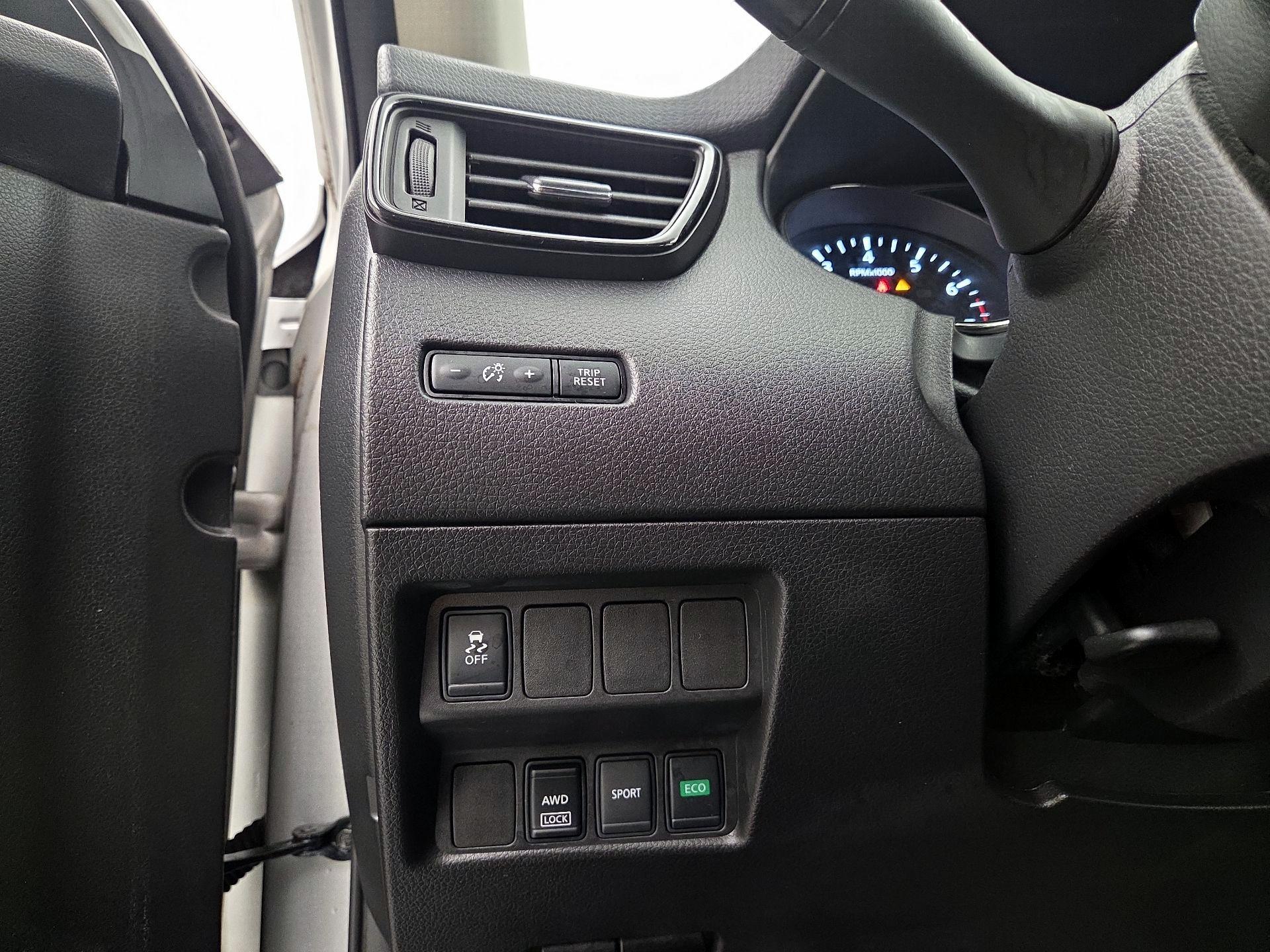 Thumbnail: 2017 Nissan Rogue - 13