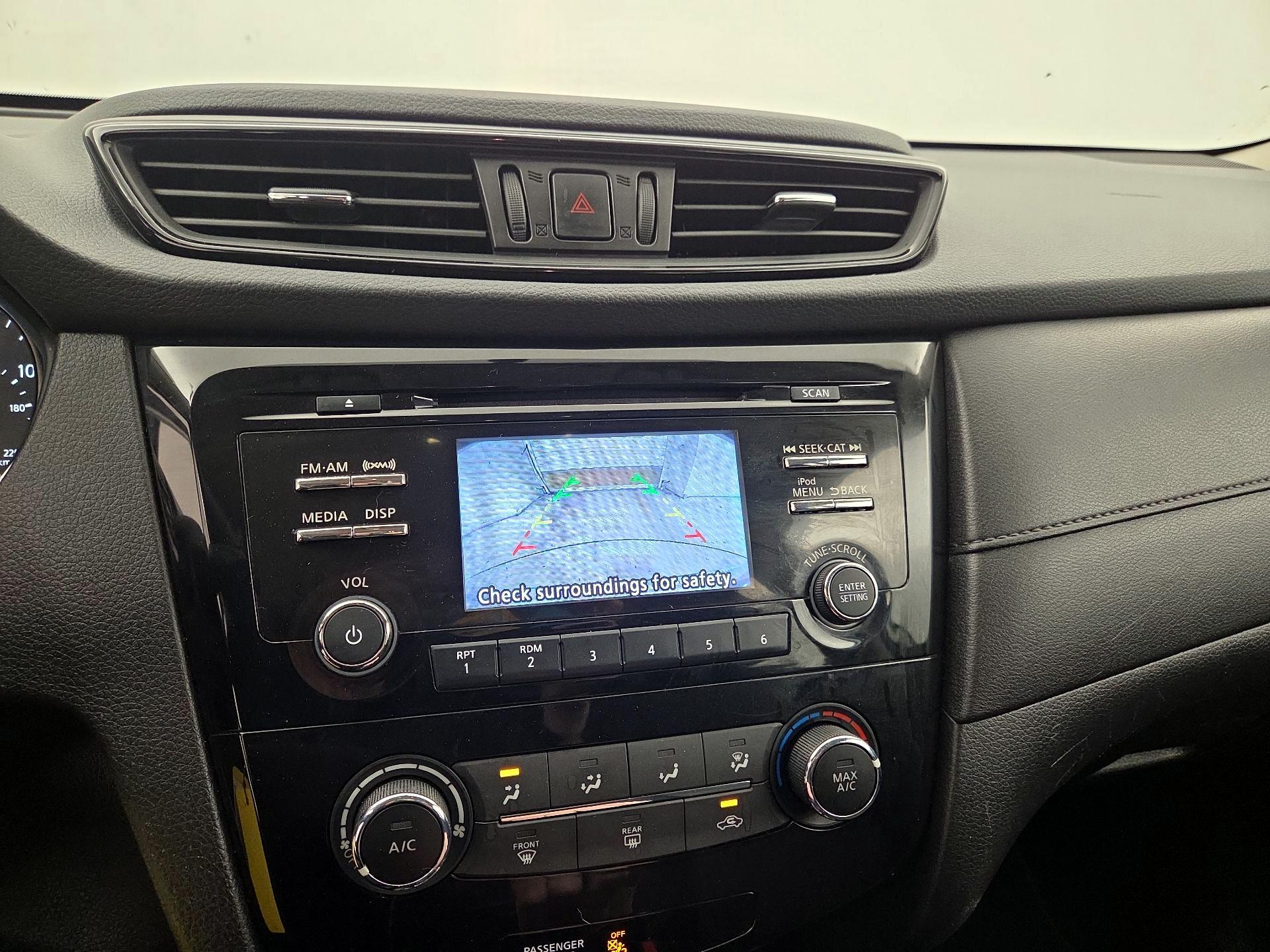 Thumbnail: 2017 Nissan Rogue - 14