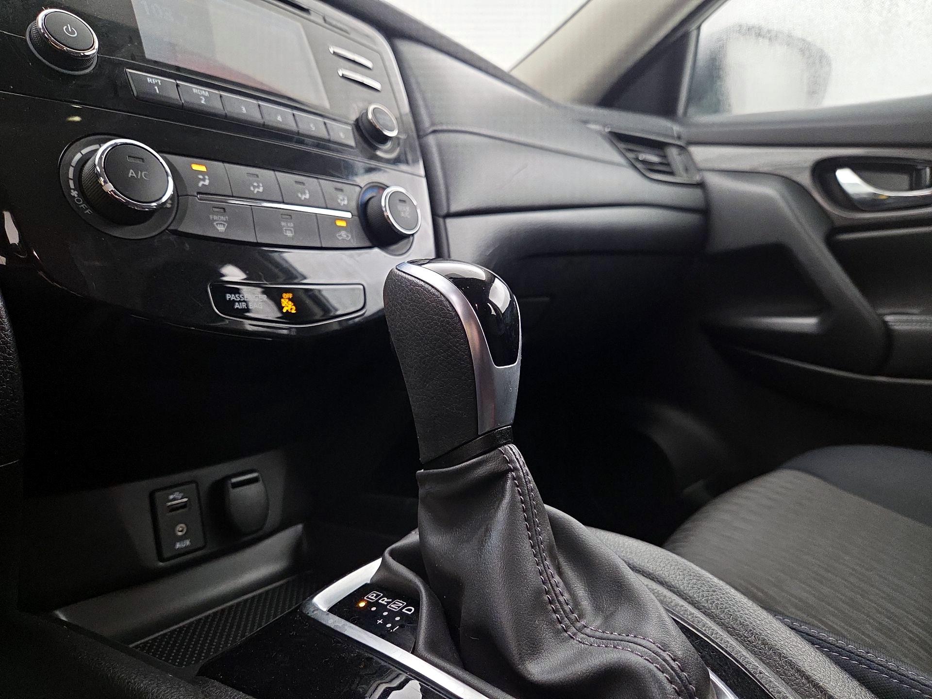 Thumbnail: 2017 Nissan Rogue - 17