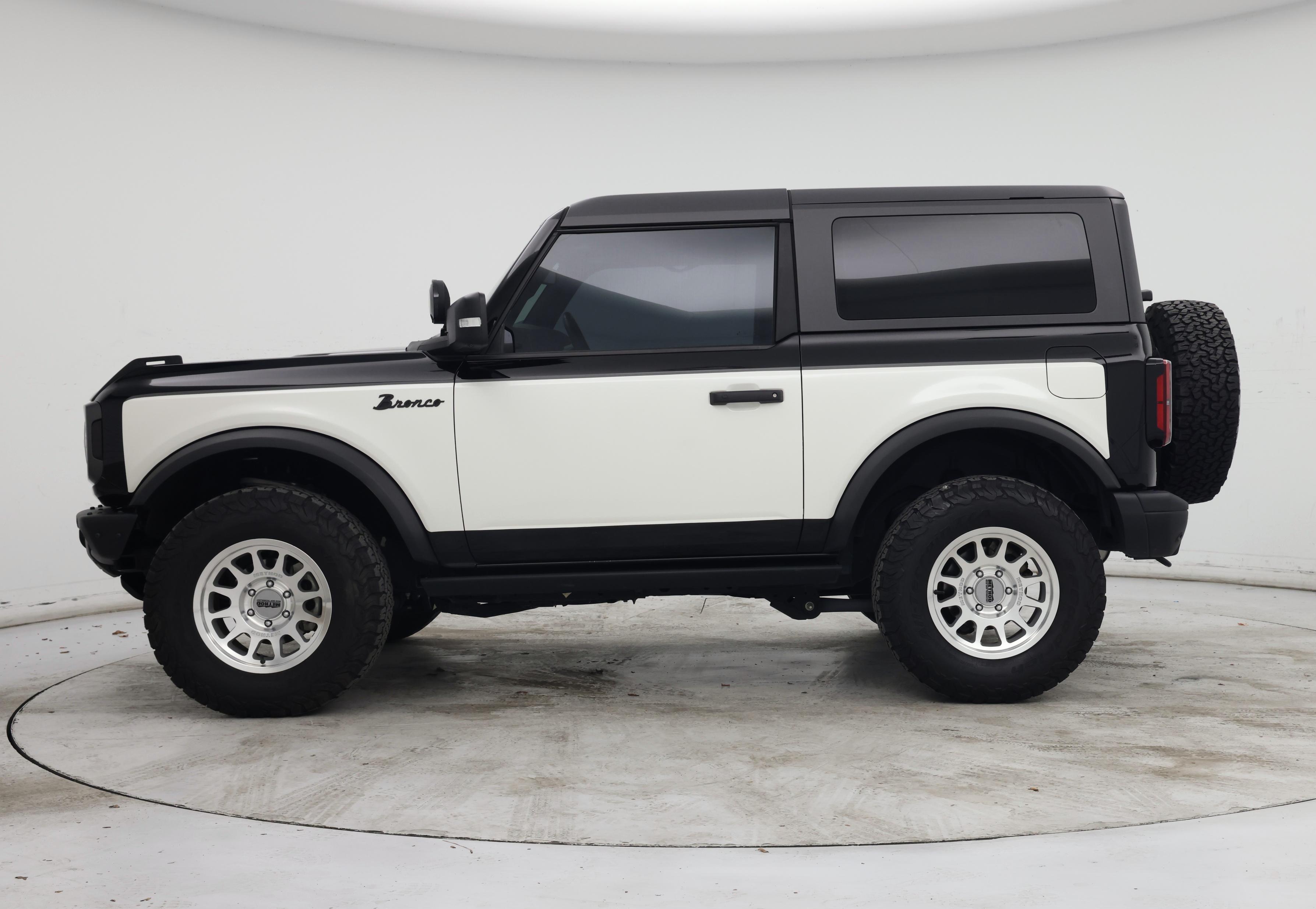 Thumbnail: 2023 Ford Bronco - 3