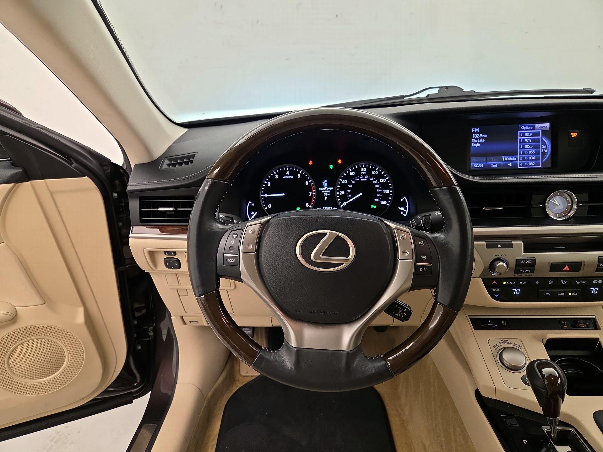 Thumbnail: 2014 Lexus ES - 10