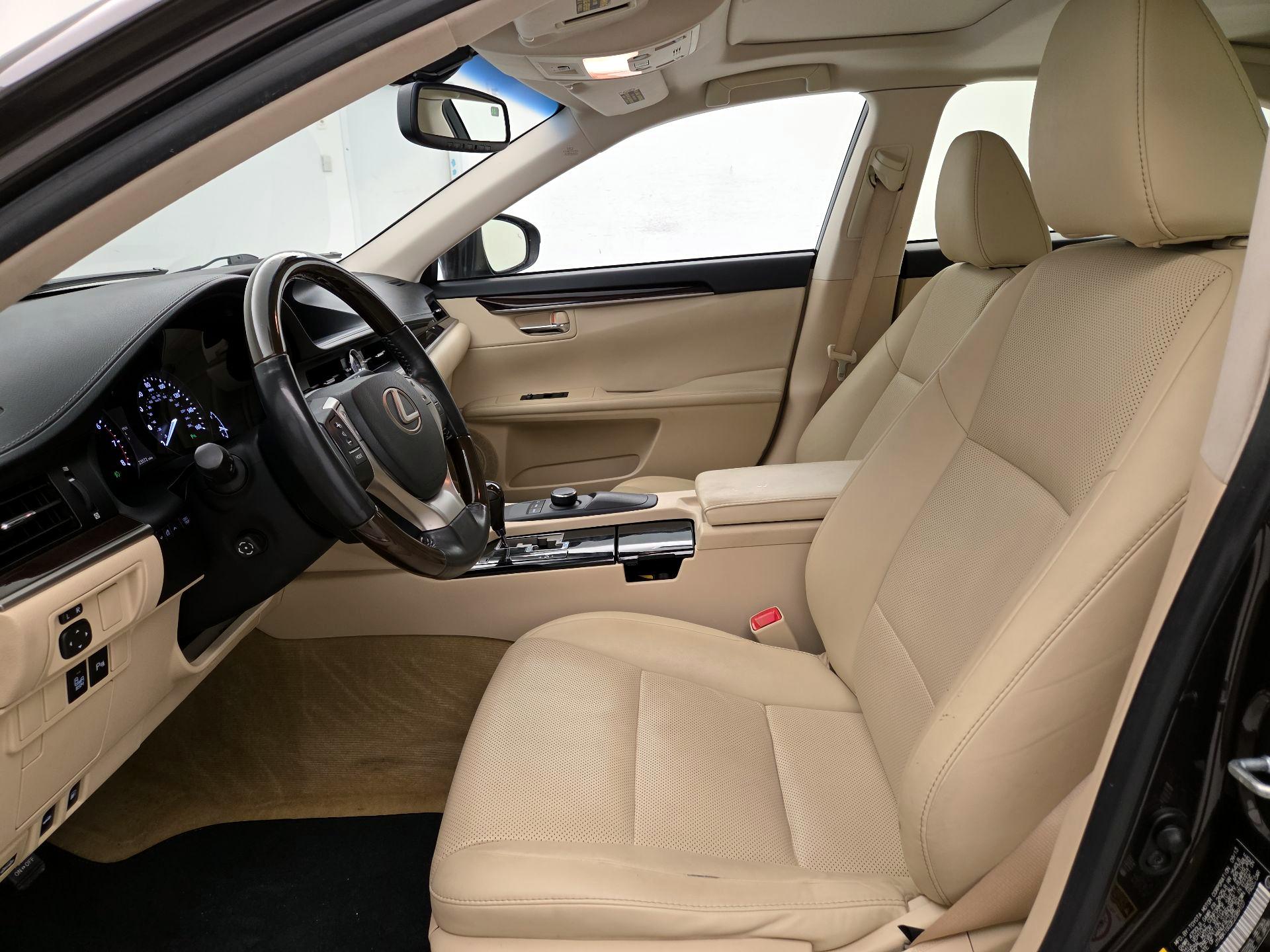 Thumbnail: 2014 Lexus ES - 11