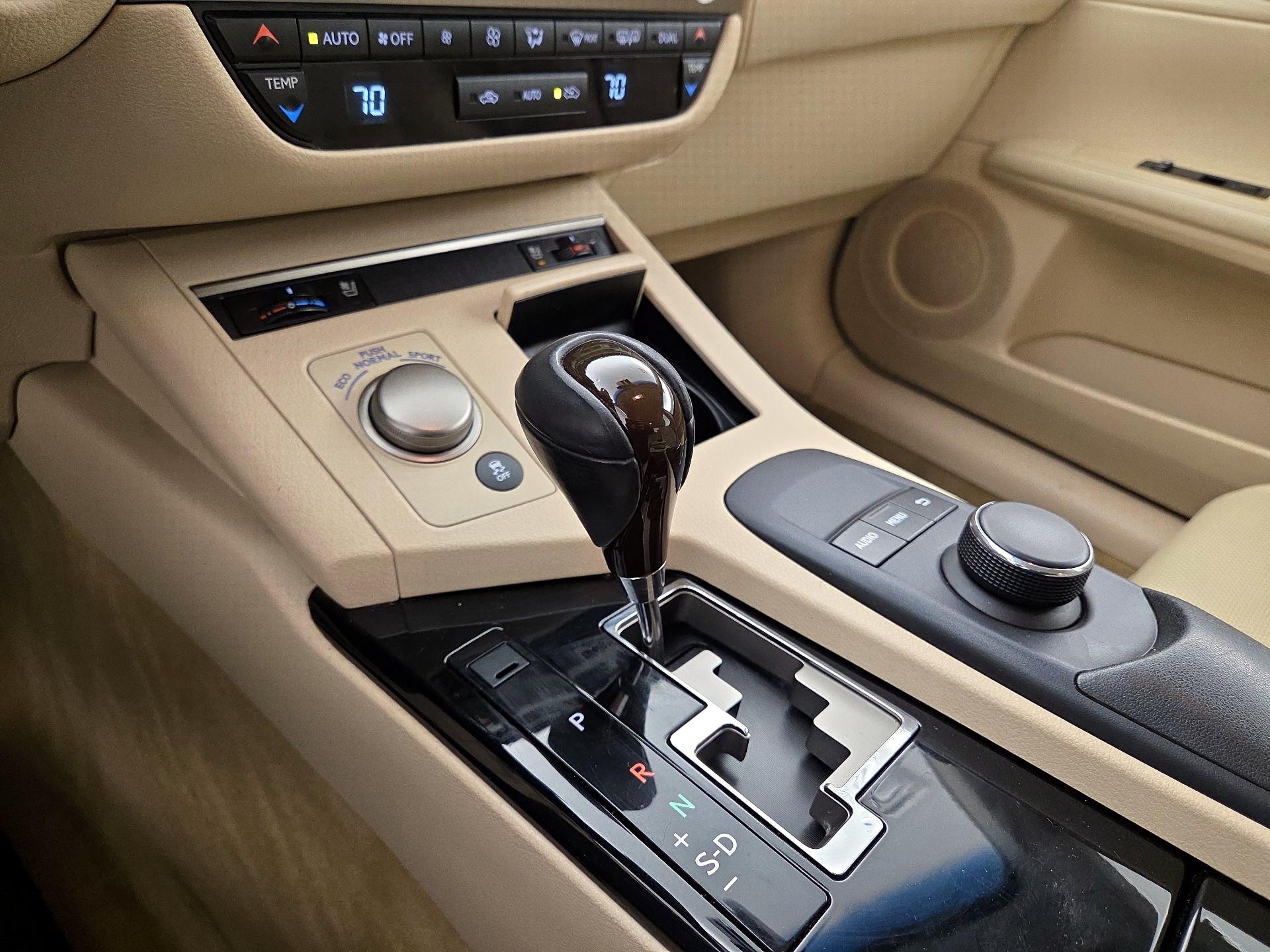 Thumbnail: 2014 Lexus ES - 17