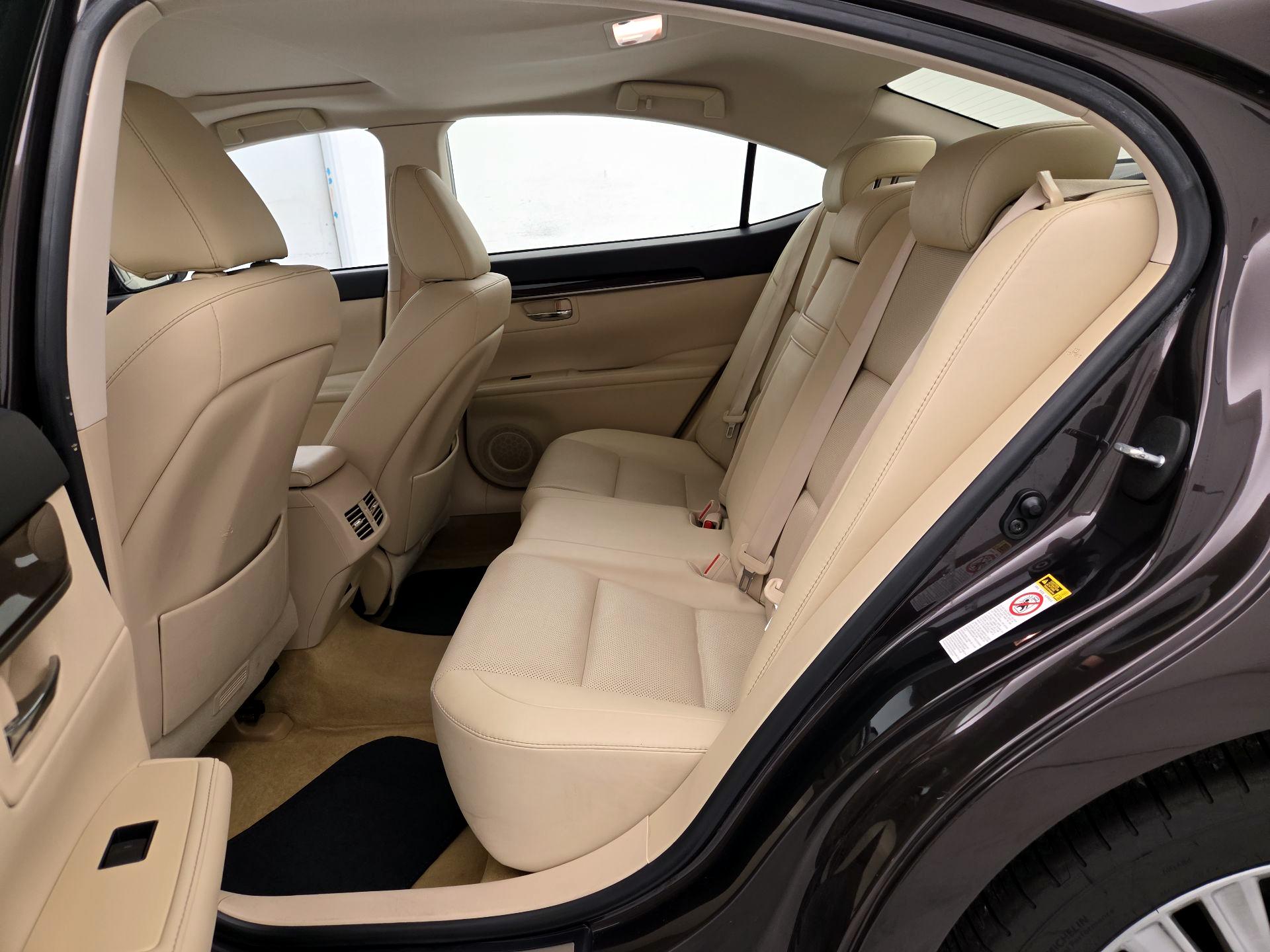 Thumbnail: 2014 Lexus ES - 19