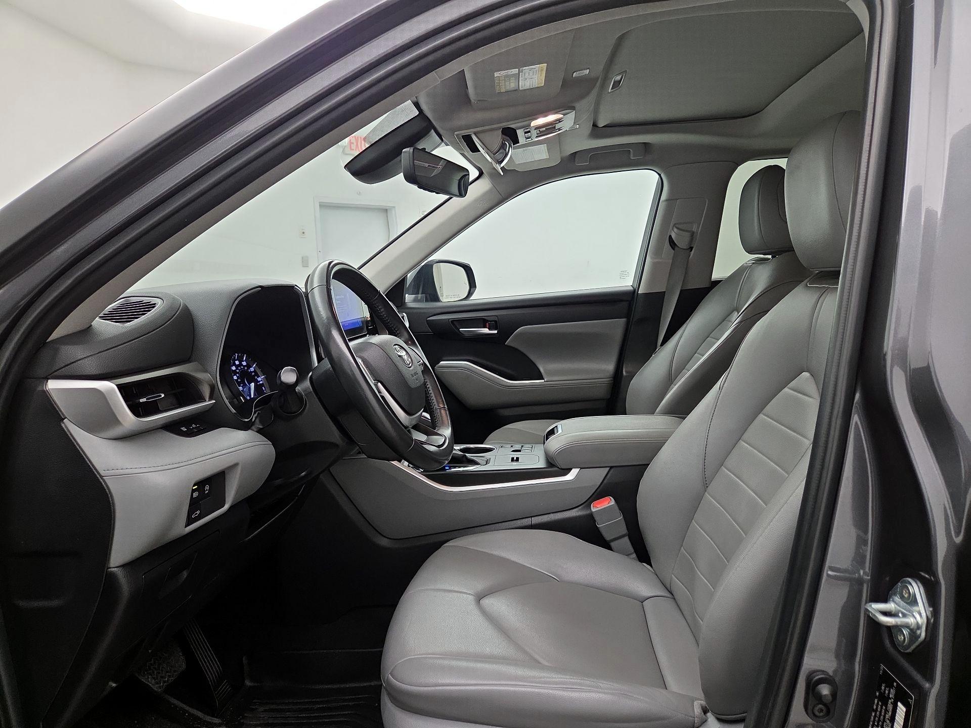 Thumbnail: 2024 Toyota Highlander - 11