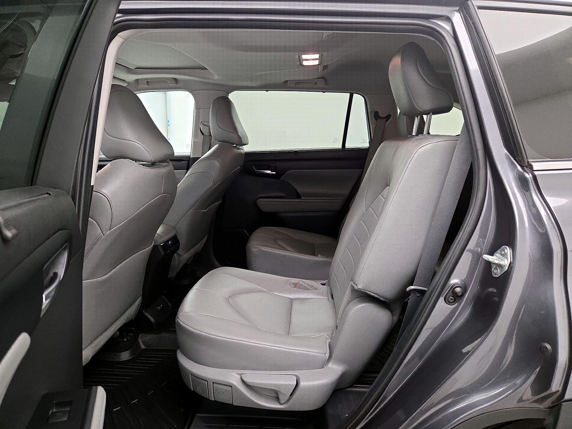 Thumbnail: 2024 Toyota Highlander - 20