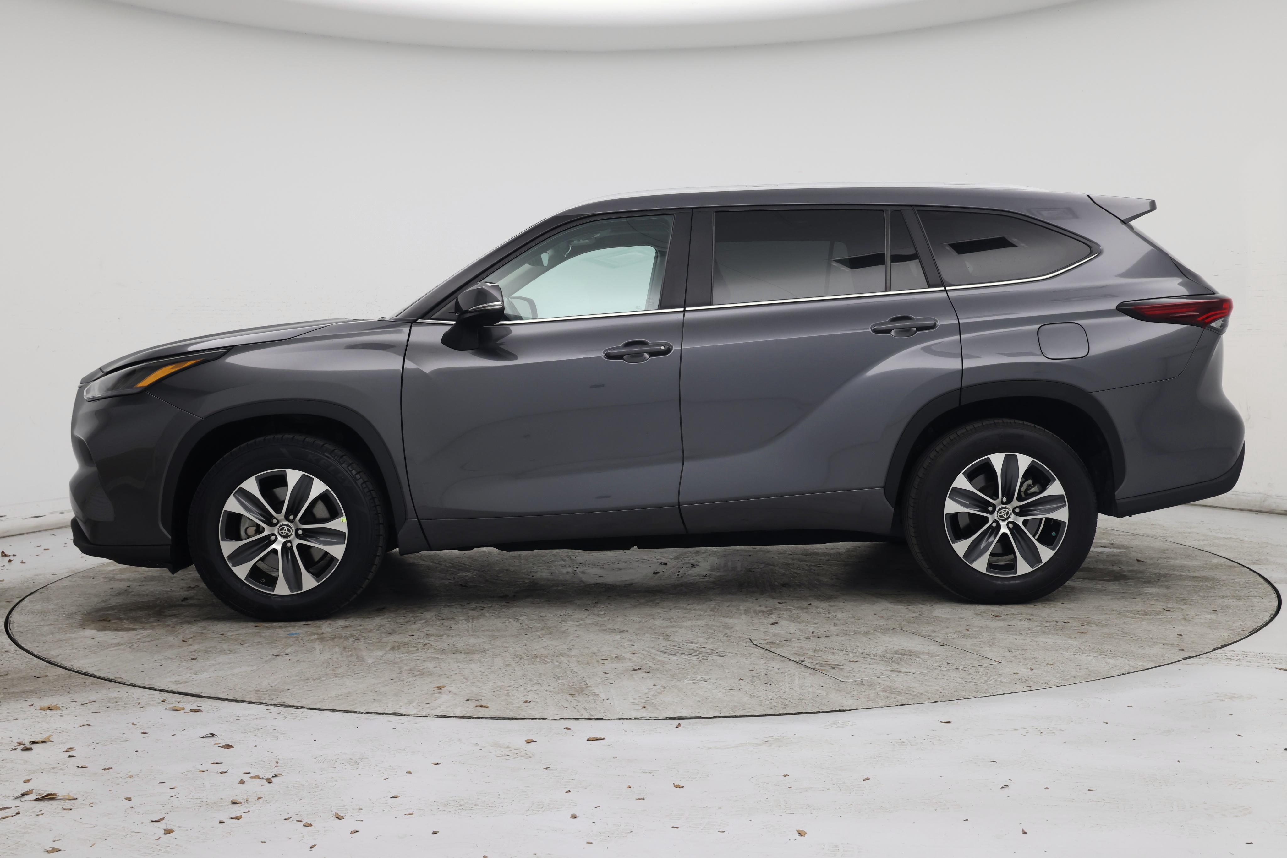 Thumbnail: 2024 Toyota Highlander - 3