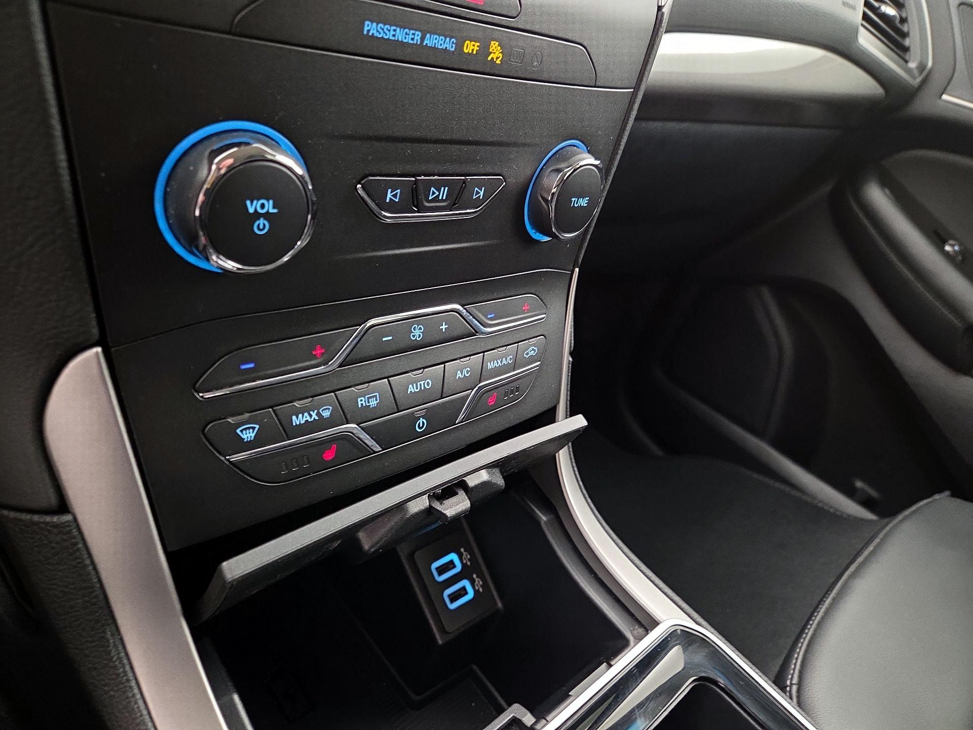 Thumbnail: 2020 Ford Edge - 16