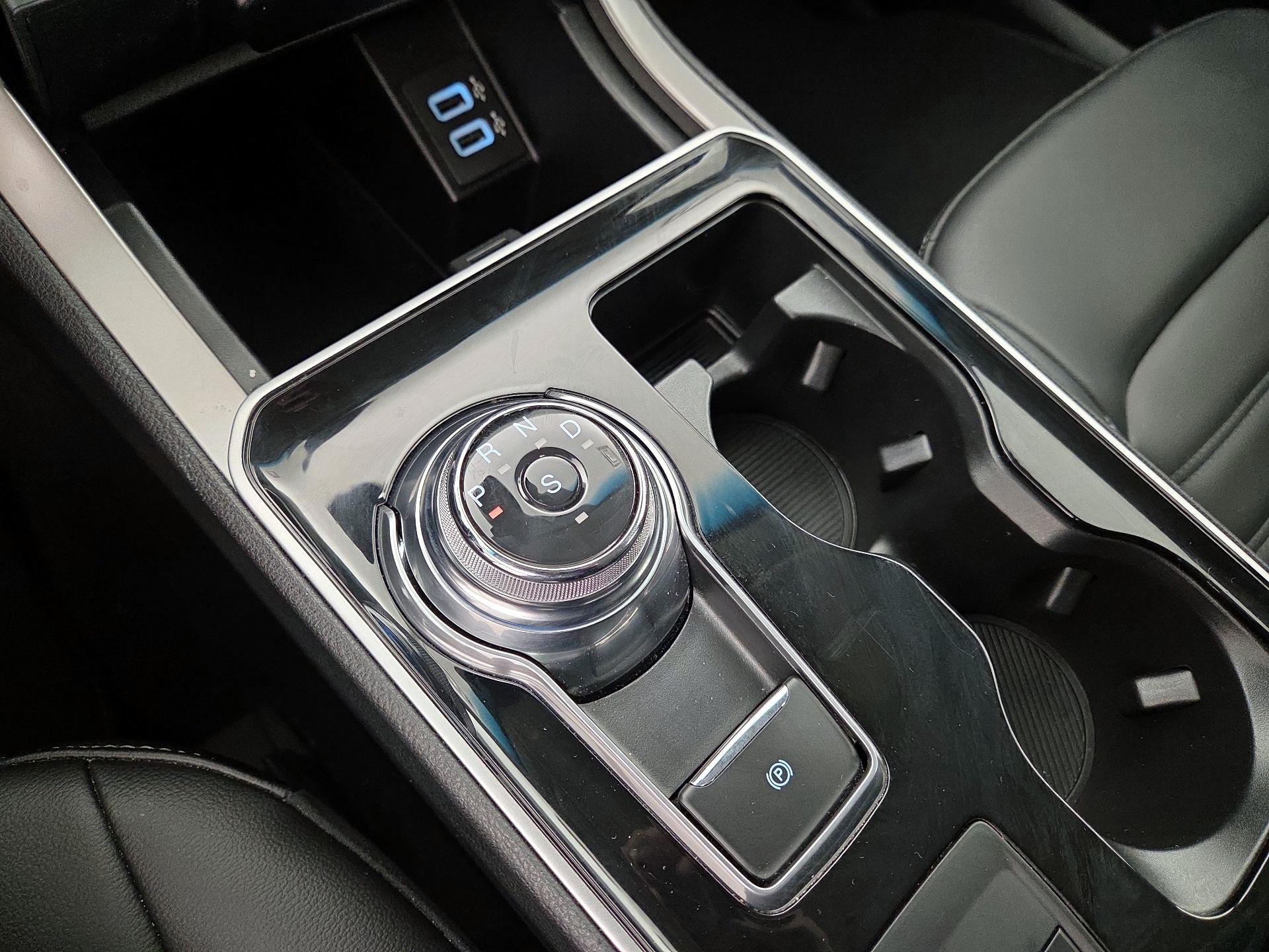 Thumbnail: 2020 Ford Edge - 17