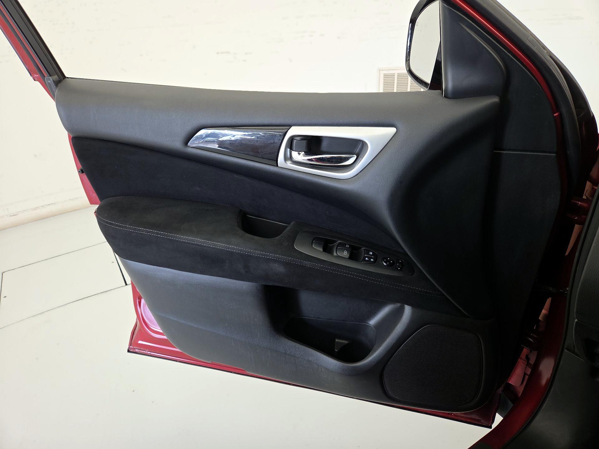 Thumbnail: 2015 Nissan Pathfinder - 12