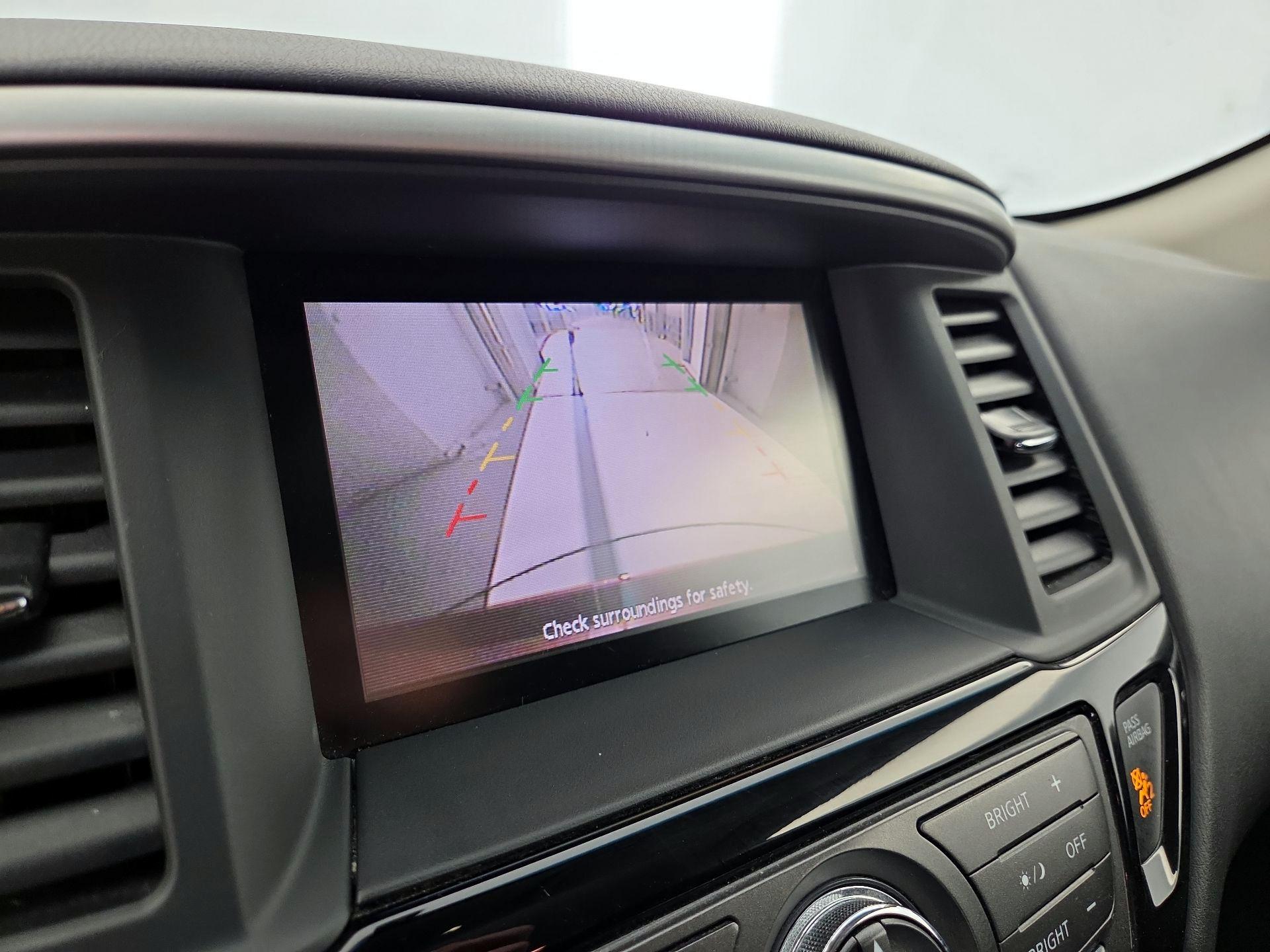 Thumbnail: 2015 Nissan Pathfinder - 14