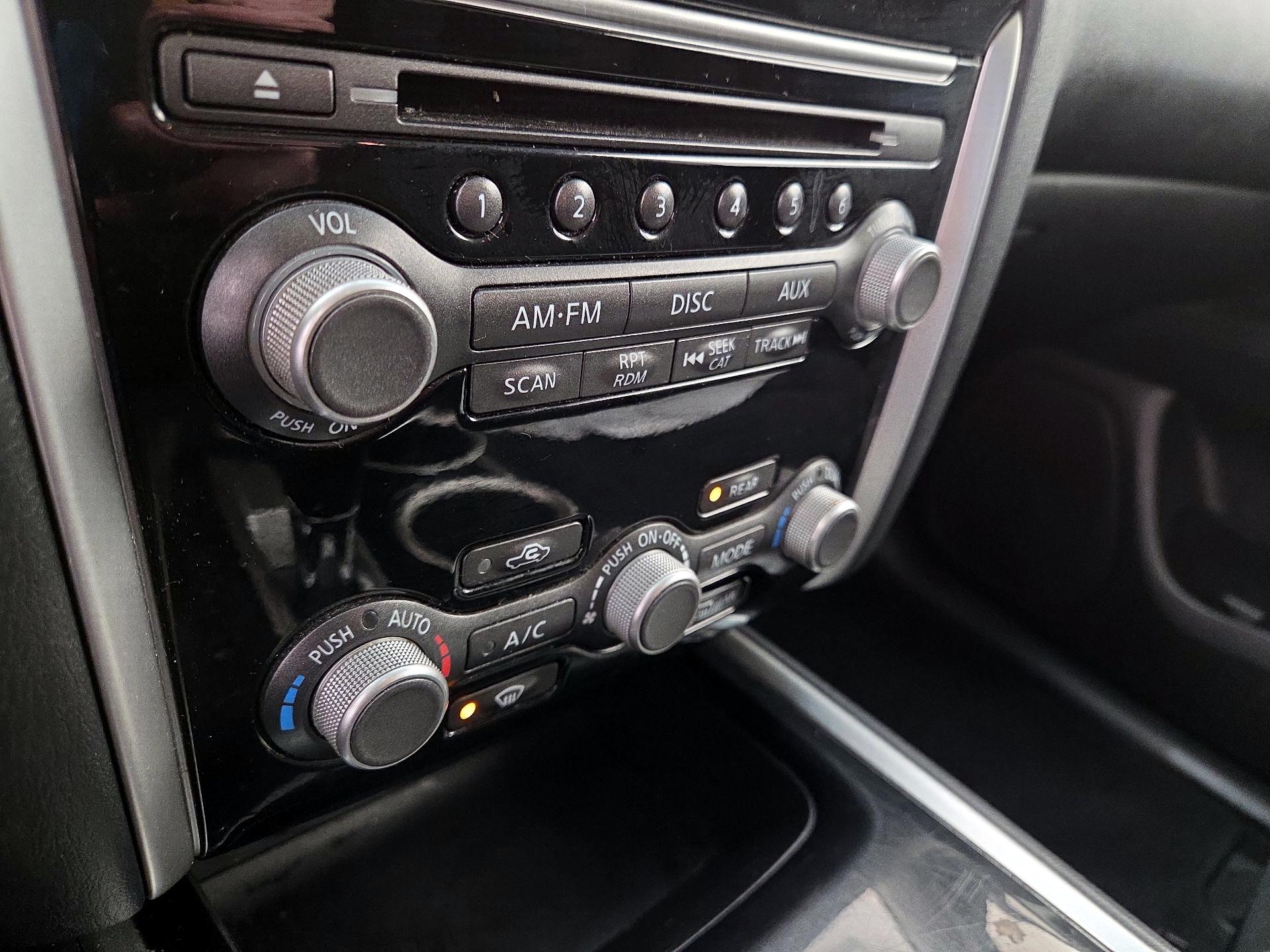 Thumbnail: 2015 Nissan Pathfinder - 16