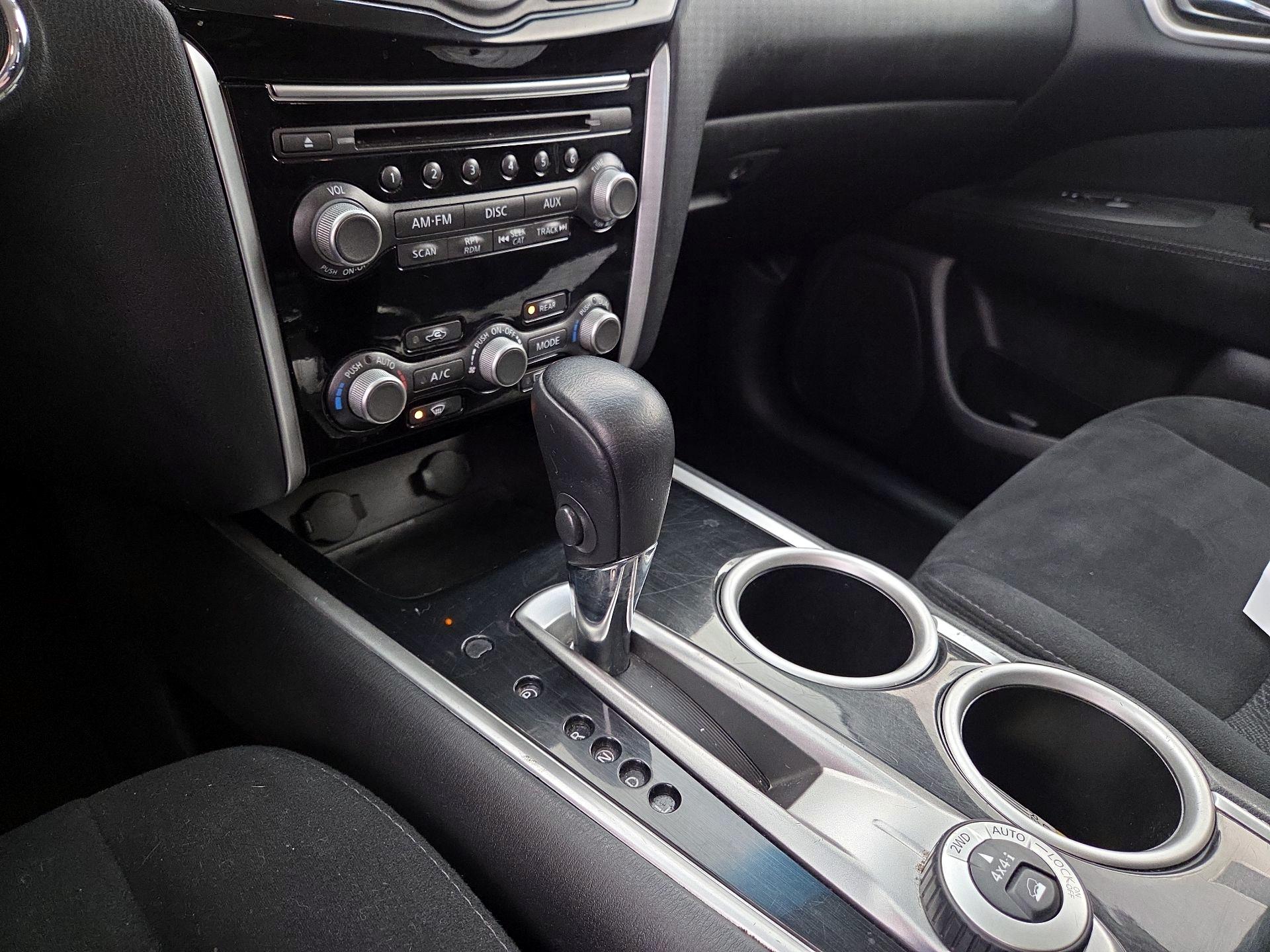 Thumbnail: 2015 Nissan Pathfinder - 17