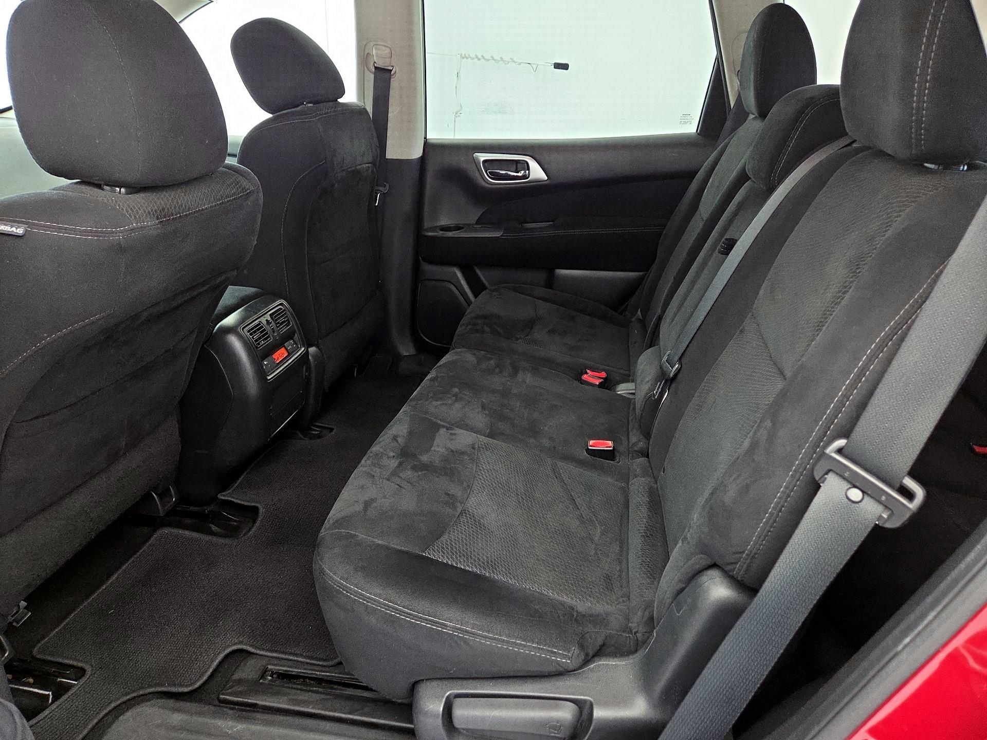 Thumbnail: 2015 Nissan Pathfinder - 18