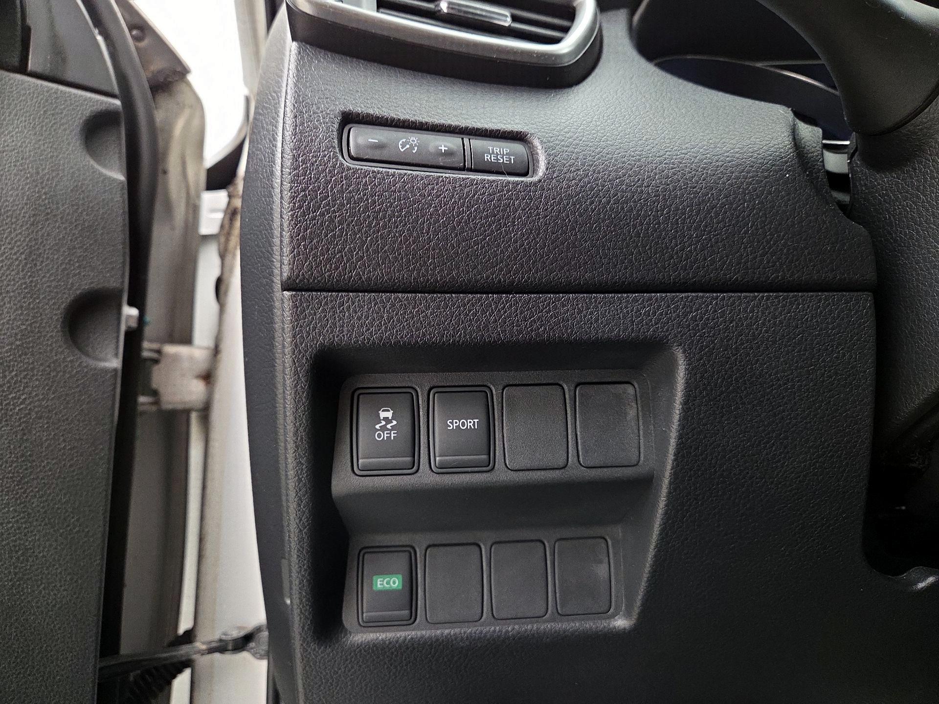 Thumbnail: 2016 Nissan Rogue - 13