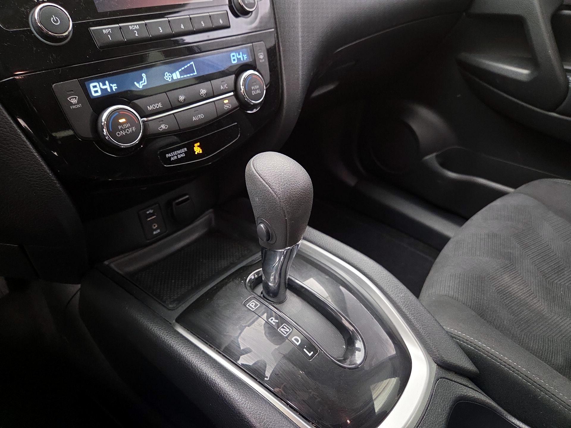 Thumbnail: 2016 Nissan Rogue - 17