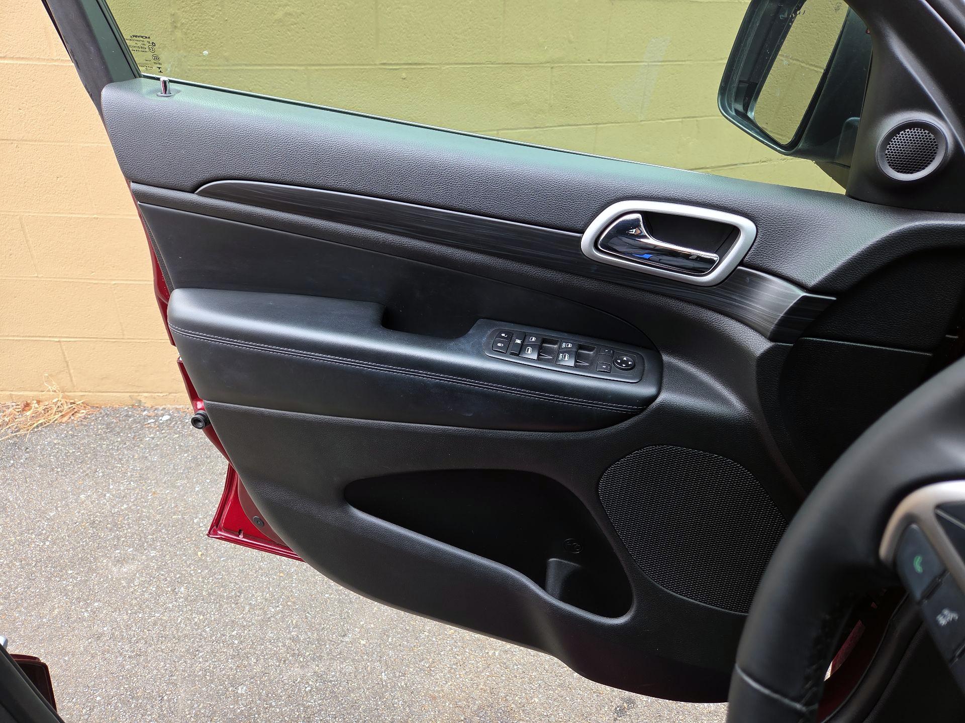 Thumbnail: 2020 Jeep Grand Cherokee - 10