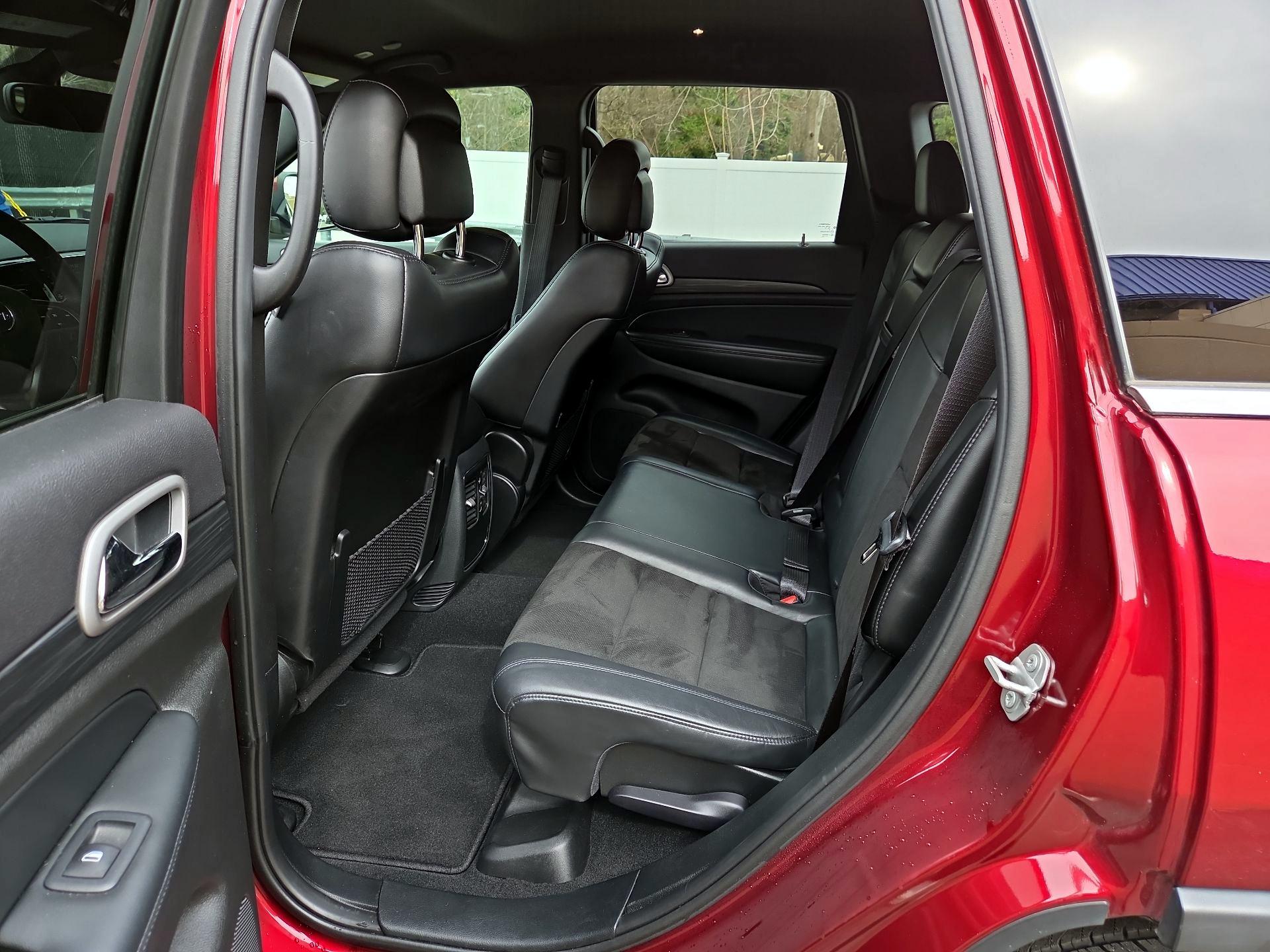 Thumbnail: 2020 Jeep Grand Cherokee - 17