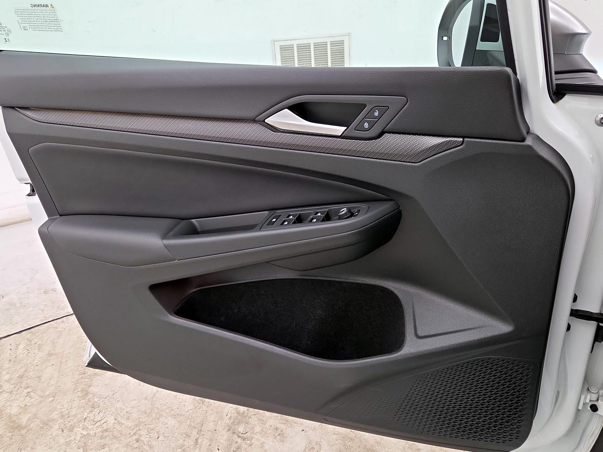 Thumbnail: 2024 Volkswagen Golf - 12