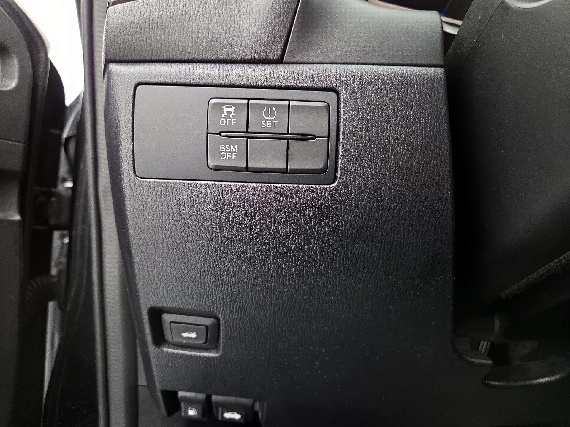 Thumbnail: 2016 Mazda Mazda3 - 13