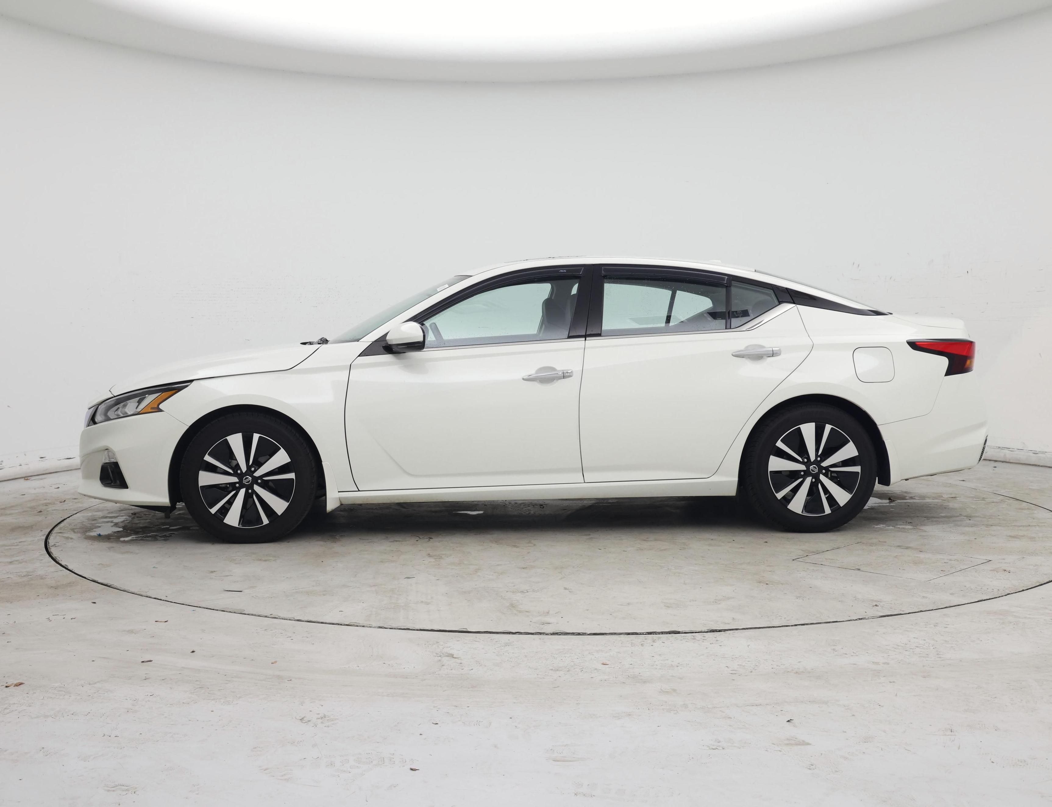 Thumbnail: 2022 Nissan Altima - 3